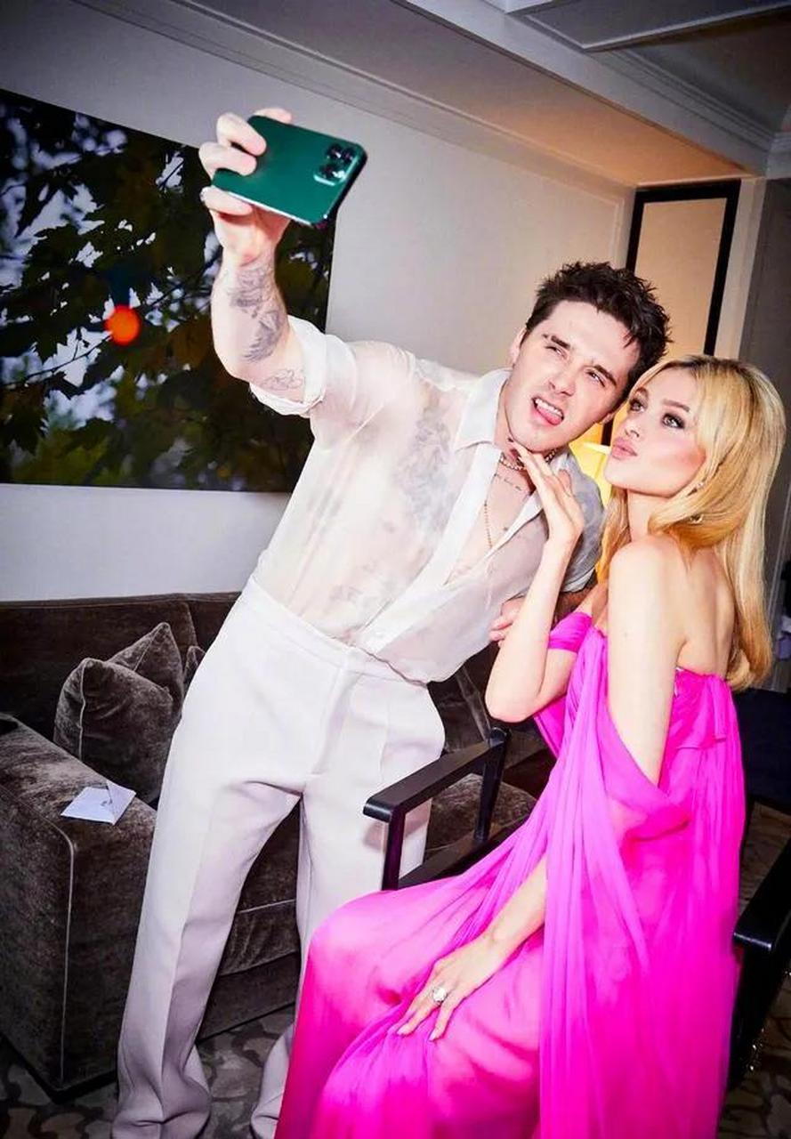 贝克汉姆儿媳妇尼古拉·佩尔茨在参加完一场梦时尚庆典后,让人拍摄了