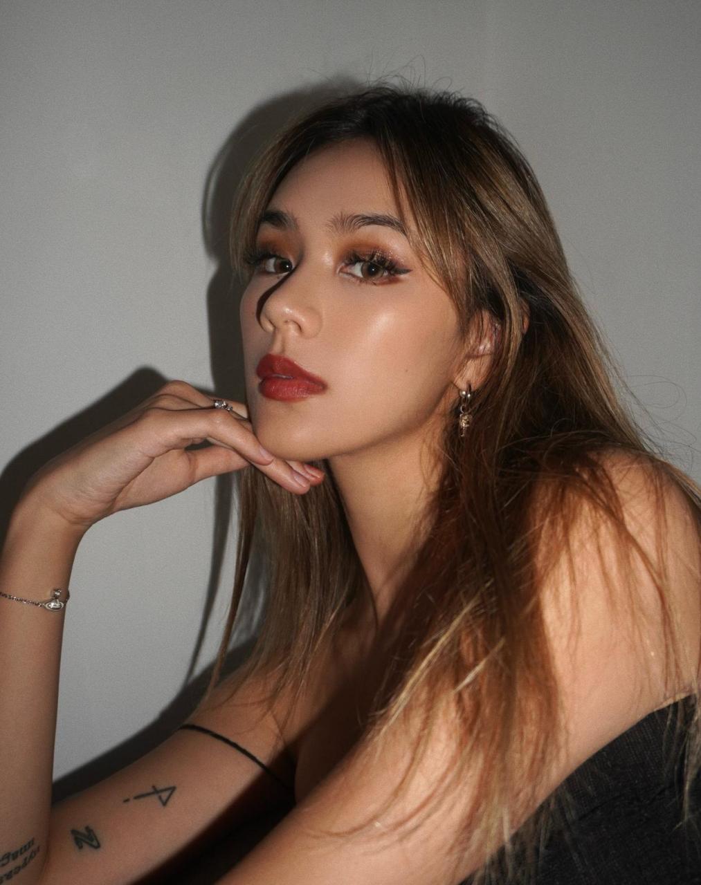 千层饼老艺术家的欧美烟熏妆