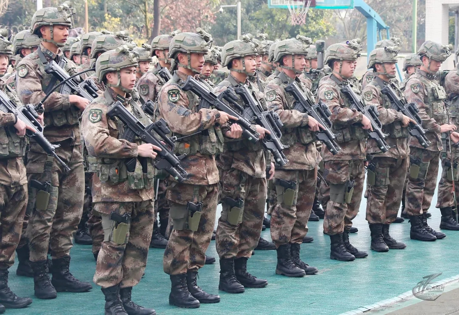 第77集团军"西南猎豹"旅这个看点有点多,95配新瞄,还是两款不同型号