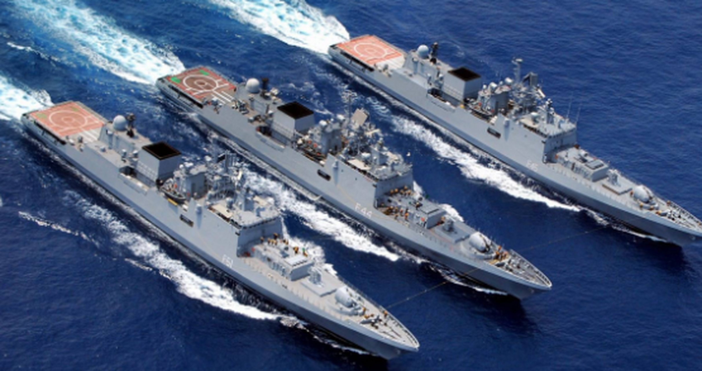 8国军舰闯万安滩海域,中国渔船插进演习航线,文莱军舰掉头就走,8国