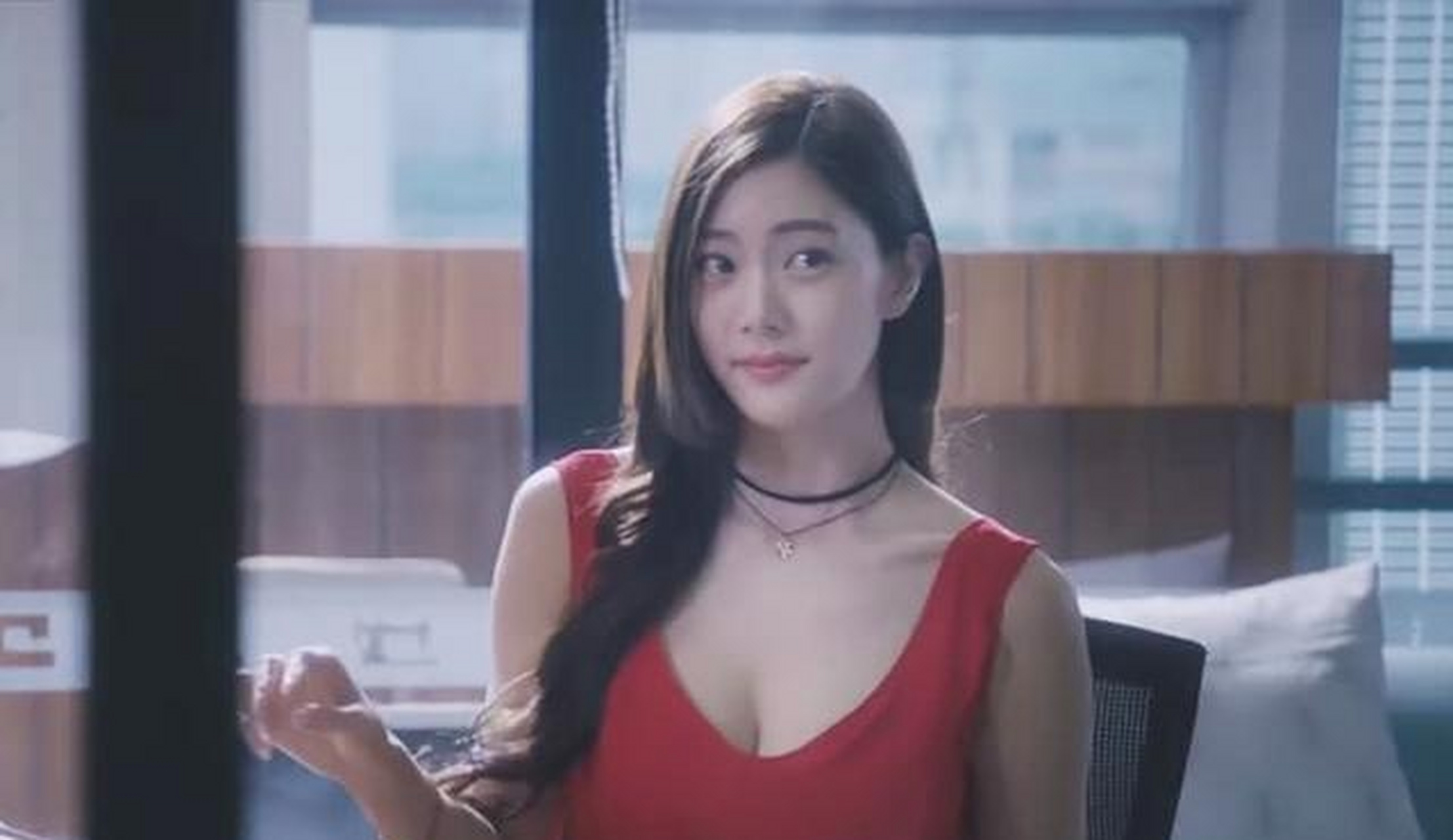 说起电影《情圣》很多人会想到周星驰主演的电影,其实有另一部闫妮和