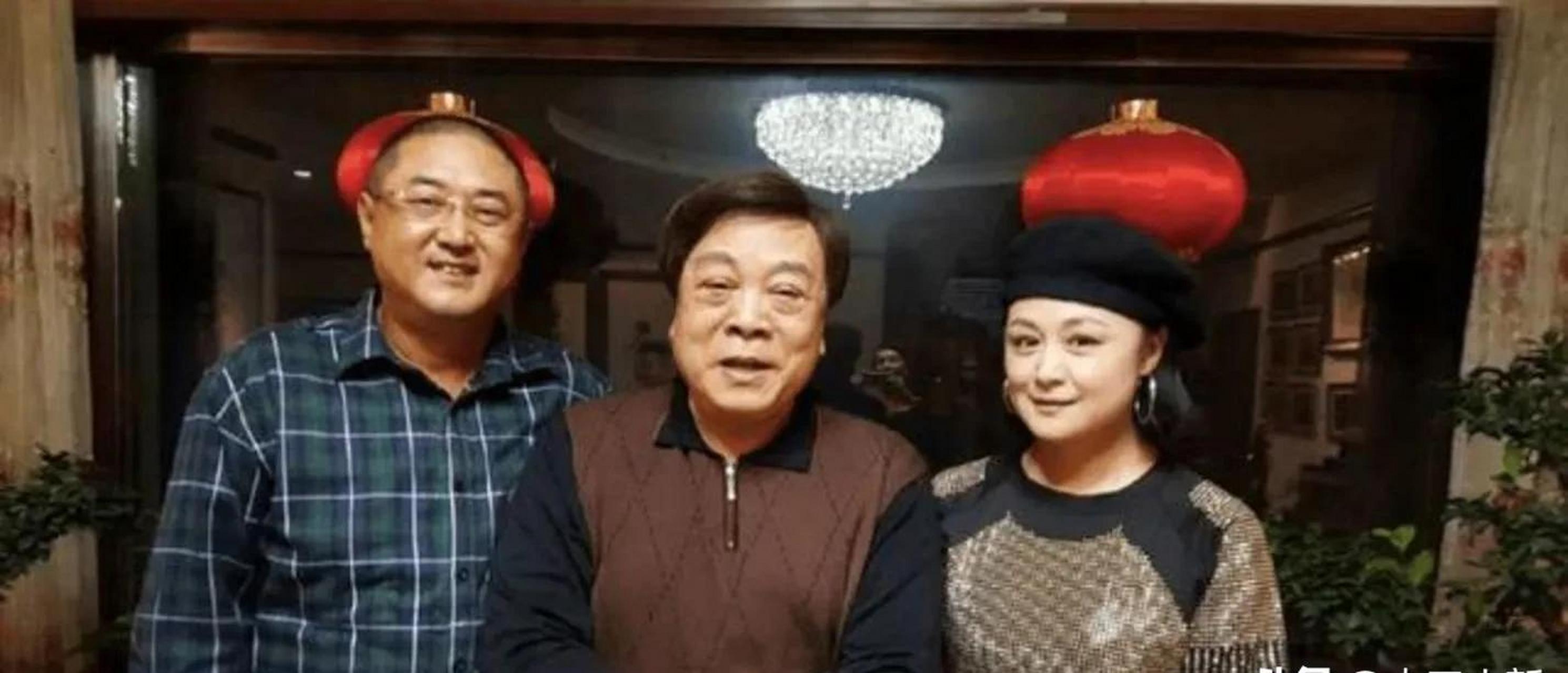 2015年,赵忠祥用传统手艺"老北京杂酱面"招待于月仙,没想到二人书画