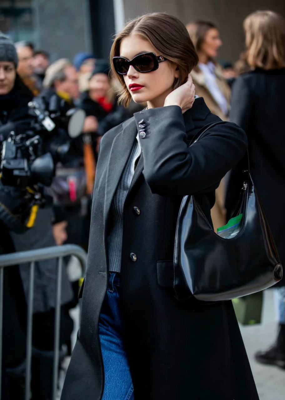 领浪新力#    kaia gerber秋冬时尚穿出街头外套造型!  ?