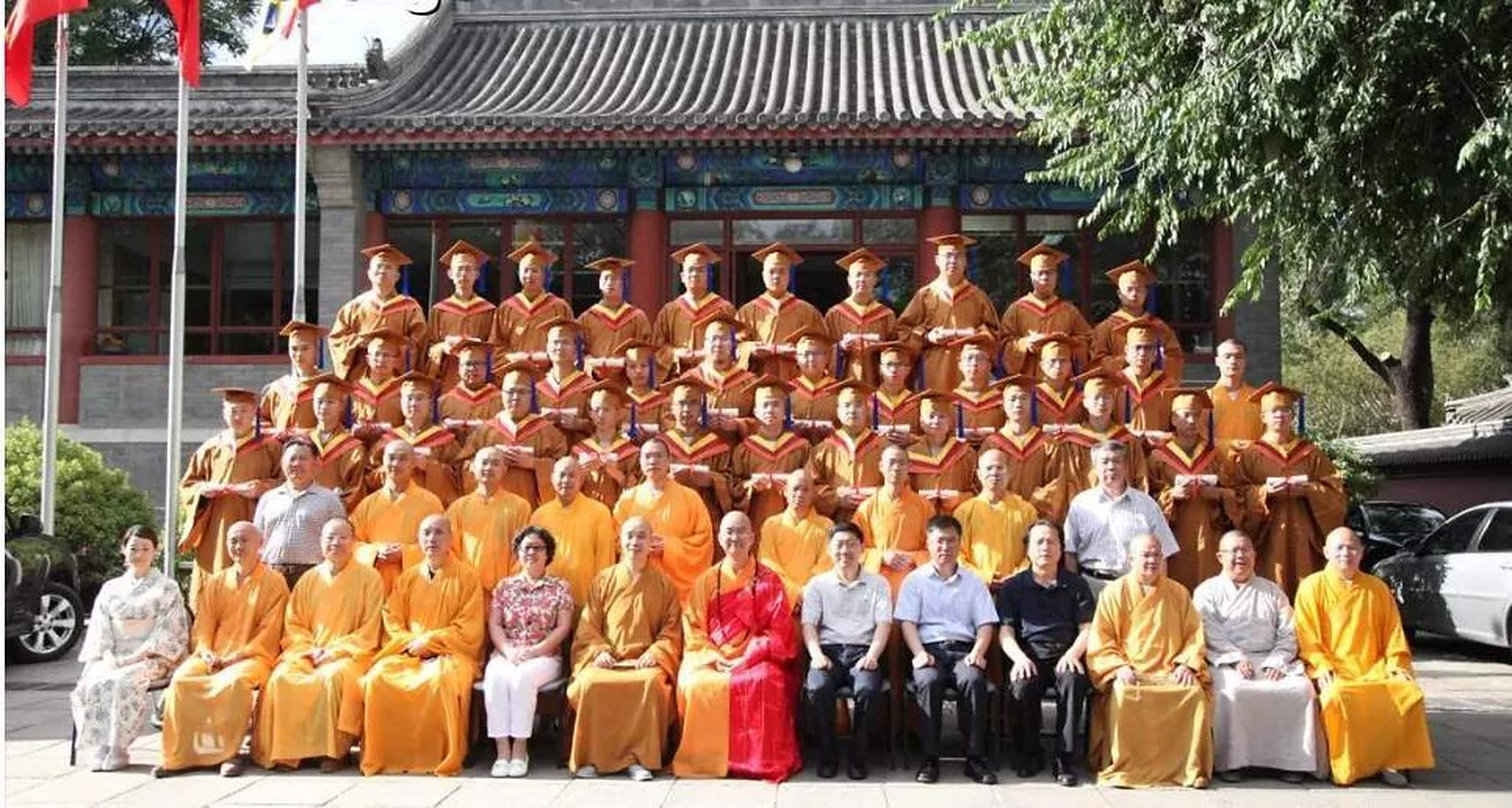 咱中国也有哈佛大学,不过全称是哈尔滨佛学院.