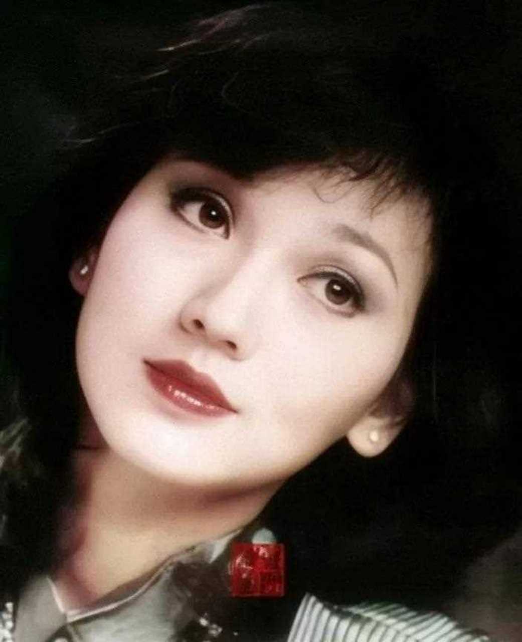 赵雅芝是80,90年代网友们心中的女神,天然的氧气美女,即便放到现在