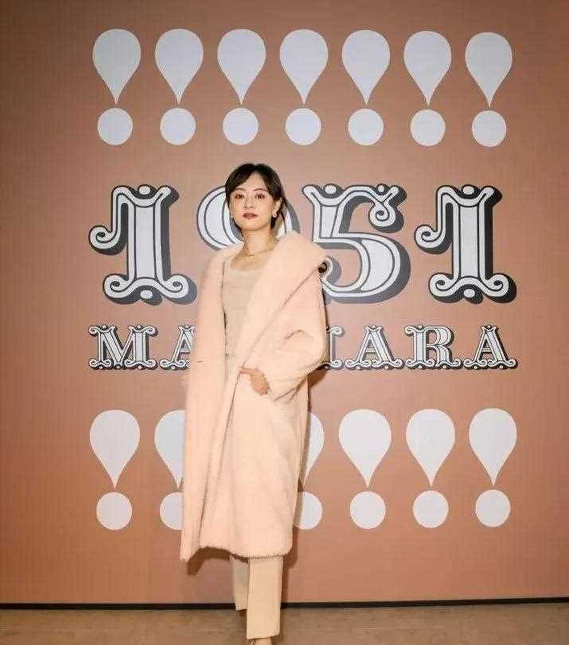 《麻辣姬姒色彩8》孙俪参加maxmara的活动,穿一身米粉色,内搭米粉色的