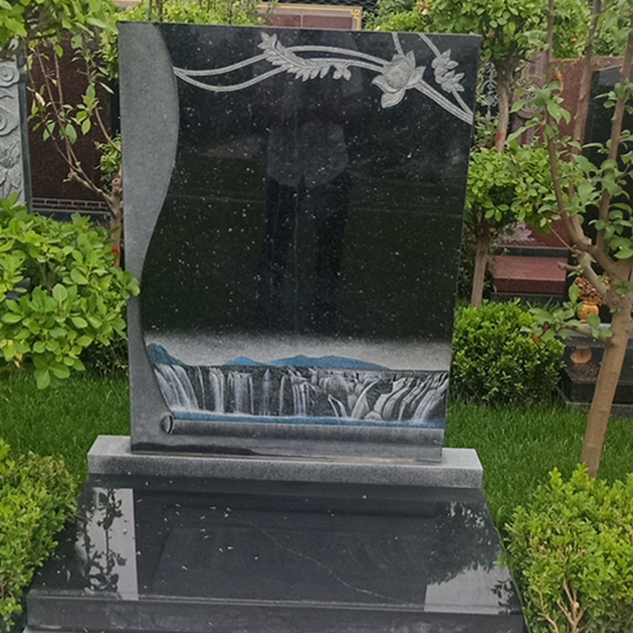 该陵园打造的是皇家风水 #天寿陵园#  寿陵园内每一个墓区,都有自己独