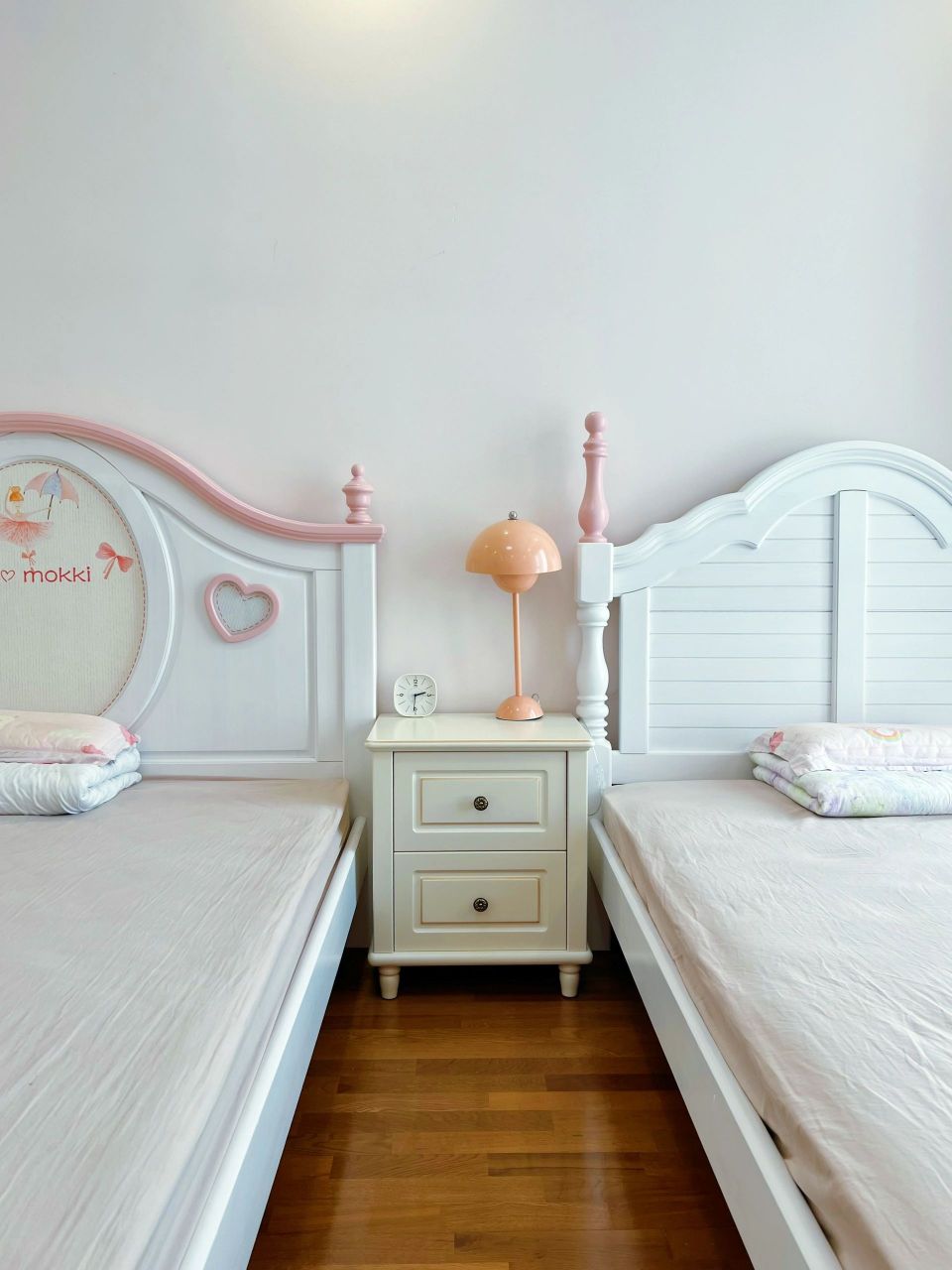 我家双胞胎女儿的小房间,我都想住进去了 原来的上下铺姐妹俩都不肯睡