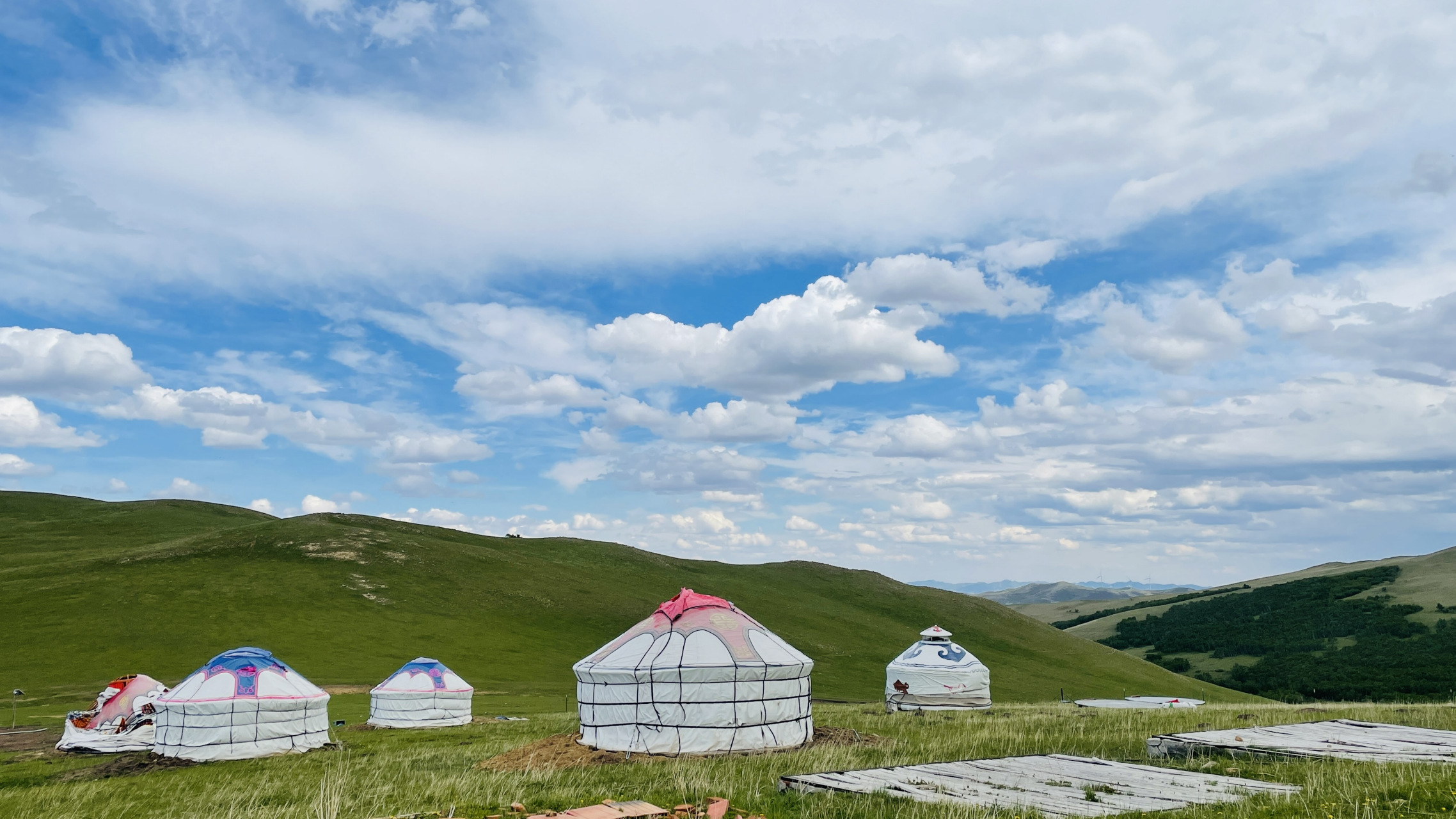 夏季旅游,不可错过的旅游体验,住一次内蒙古大草原的蒙古包,不仅凉爽