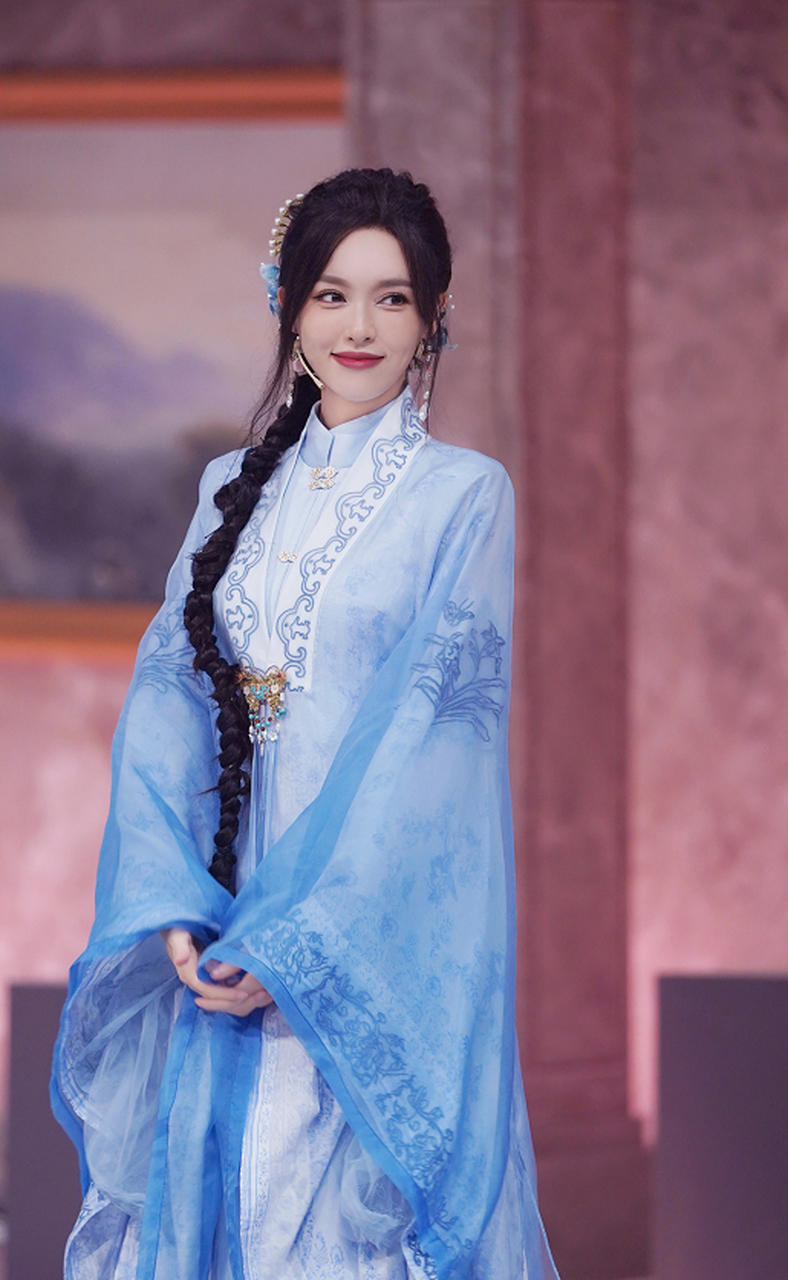 唐嫣这古装造型,辫子可真长!