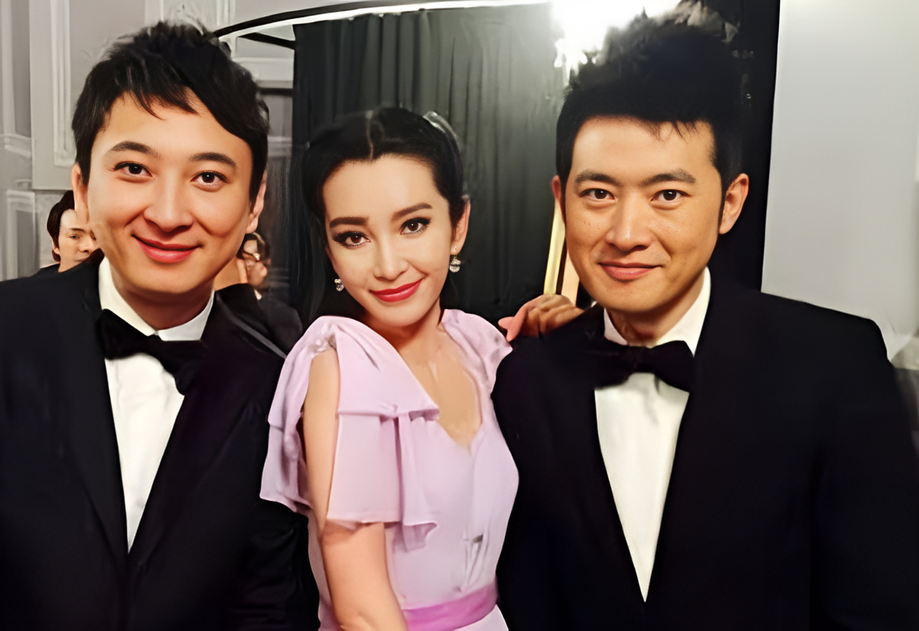 1995年,李冰冰在任泉耳边轻声说:"跟我去广州拿代言费,26万现金,我一