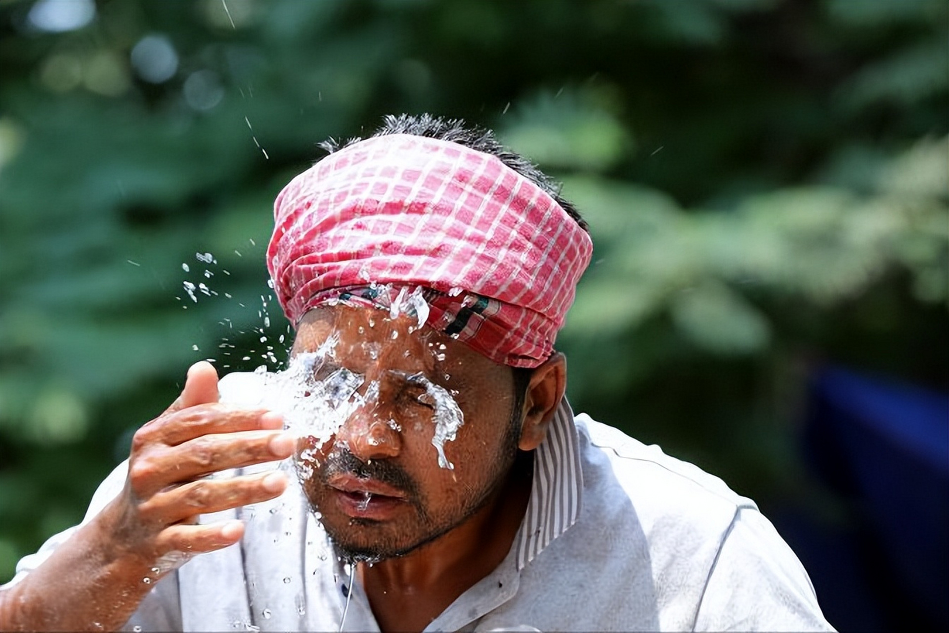 高温# 越南,老挝破纪录高温,这个夏天该怎么熬?