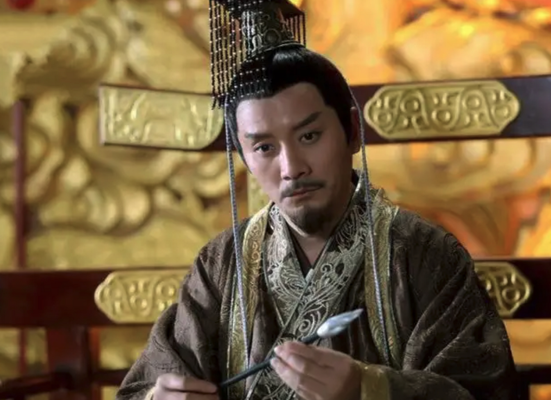 西晋开国皇帝司马炎这个皇帝,做事懒惰,沉迷酒色,在位期间搞出了很多