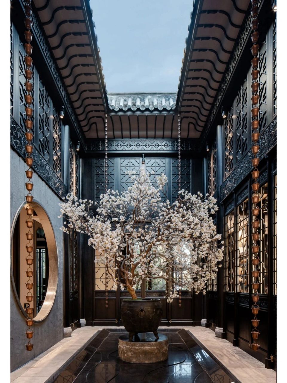晴雨两宜,四时皆景 是中国古代建筑赋予天井的独特文化内涵 四水归堂