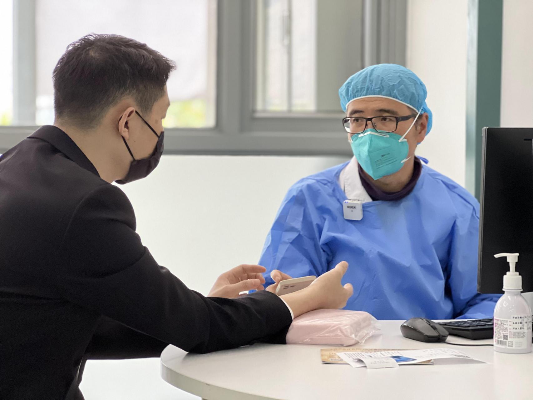 我叫杨振华,一名看胃肠疾病的医生  我叫杨振华,一个看胃肠疾病的医生