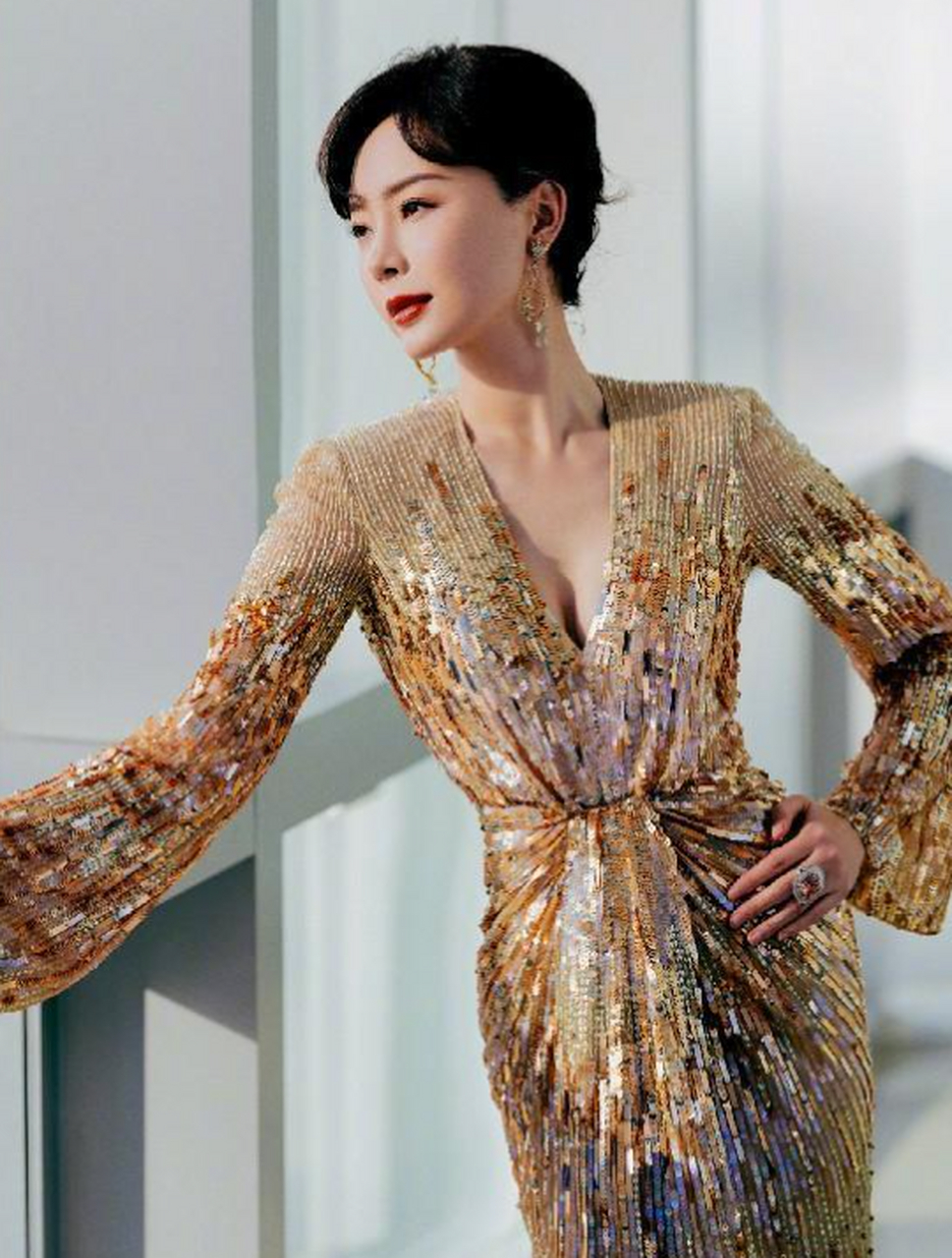 46岁陈数越来越迷人,一身低胸"人鱼裙"性感又妩媚,人到中年却别有韵味