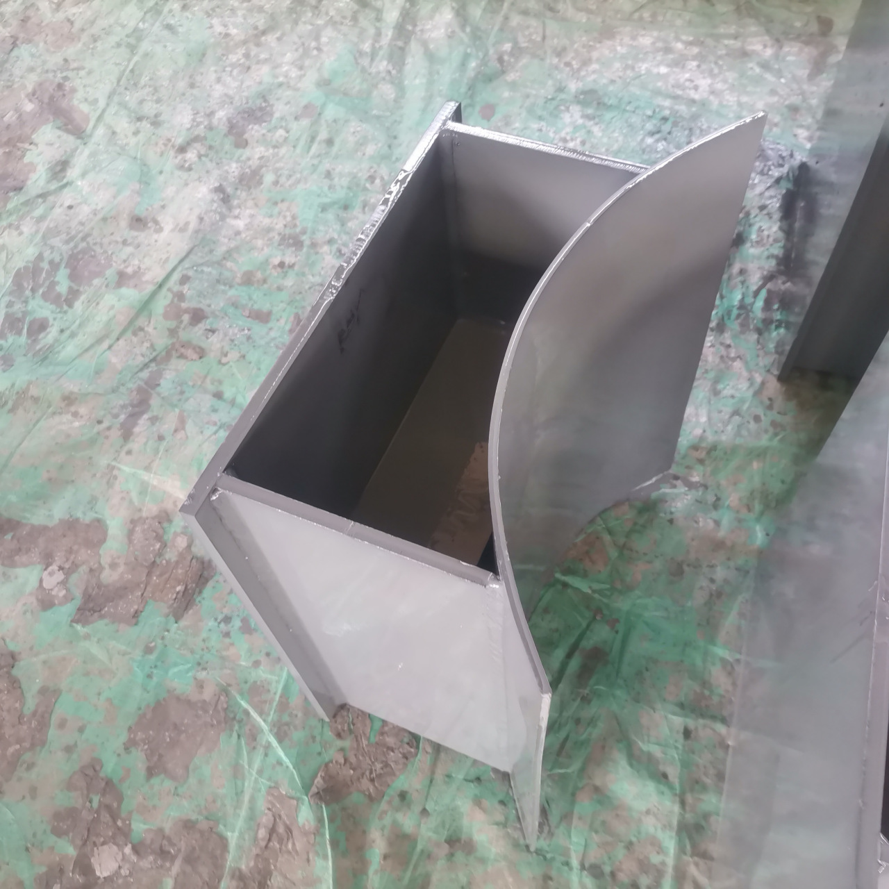 管道支架是指用于地上架空敷设管道支承的一种结构件.