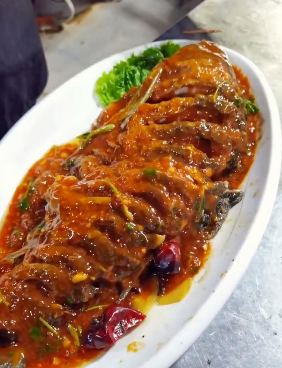 妈妈做的红烧鱼,一点也不比饭店差!好好吃啊