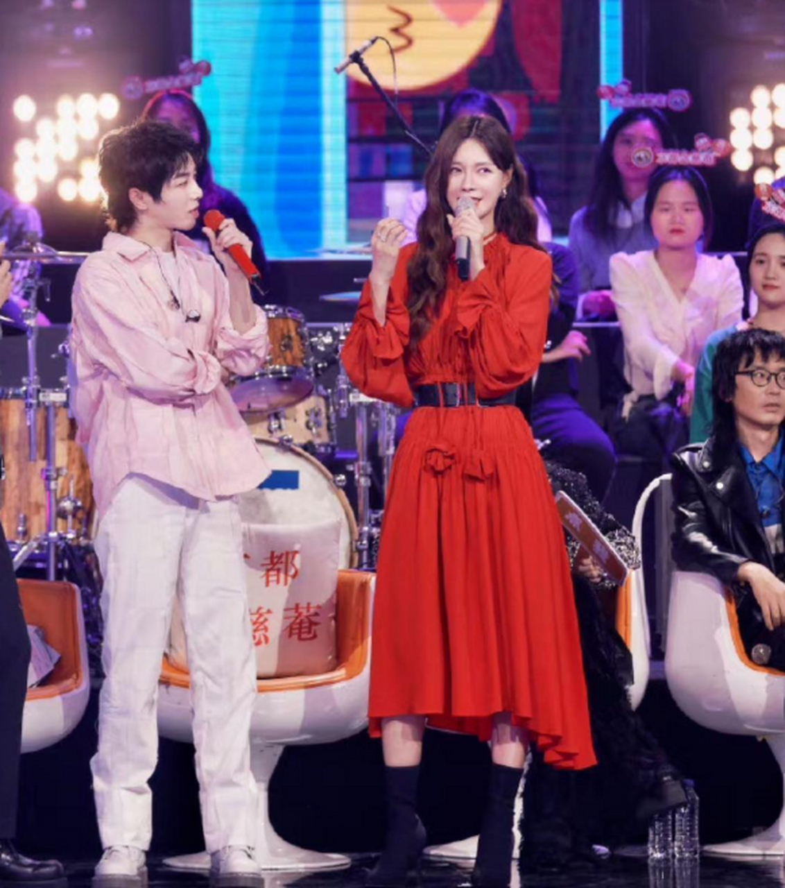 沈梦辰和华晨宇一起录节目,作为芒果台目前的当家花旦,沈梦辰就算结了