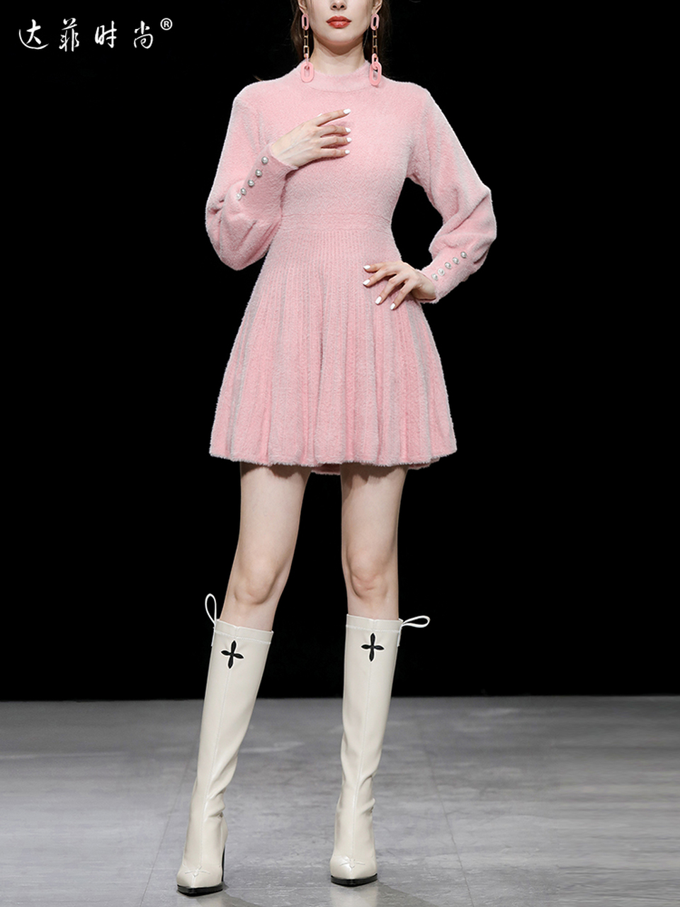 2022冬季新款 百搭高腰 复古灯笼袖 x型软糯 毛茸茸短款 针织连衣裙