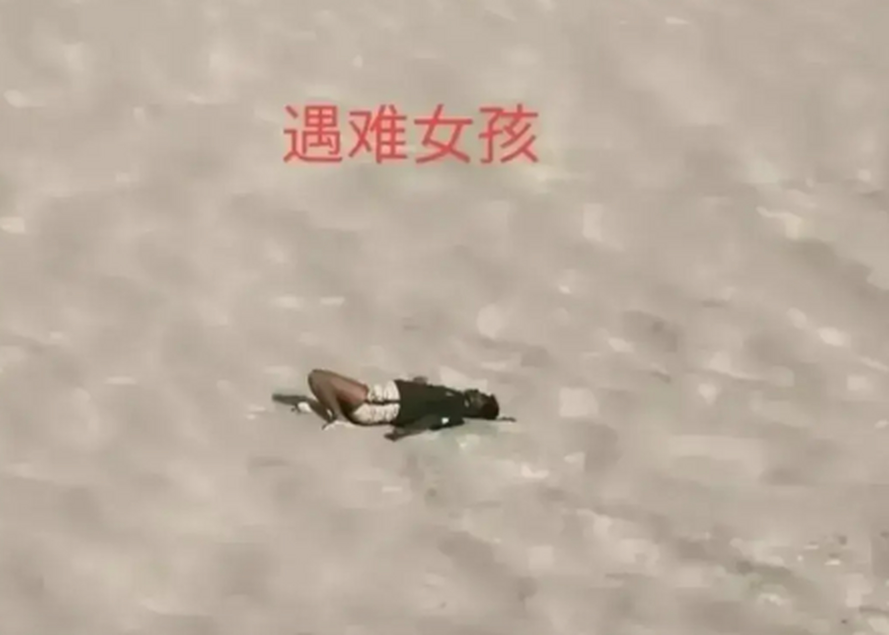 她是一位年轻而美丽的女孩,出生于1987年.