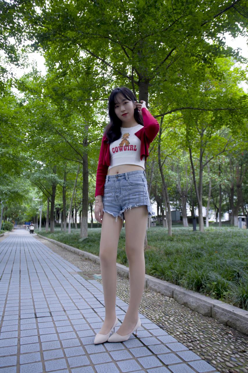 青春靓丽小姐姐户外唯美摄影