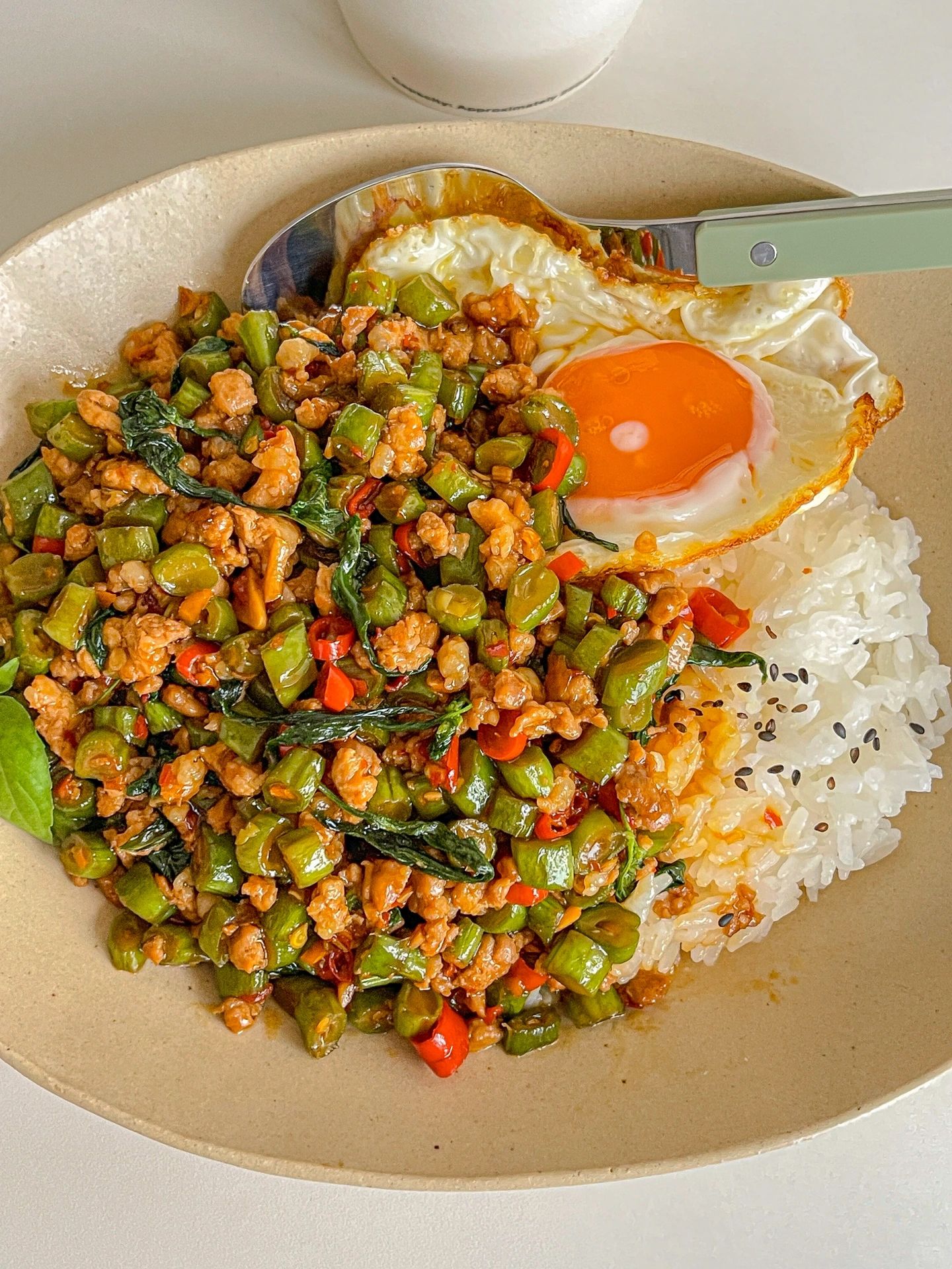 打抛猪肉拌饭浓郁入味好吃到蒙圈 吃一口就惊艳住的泰式打抛猪肉饭!