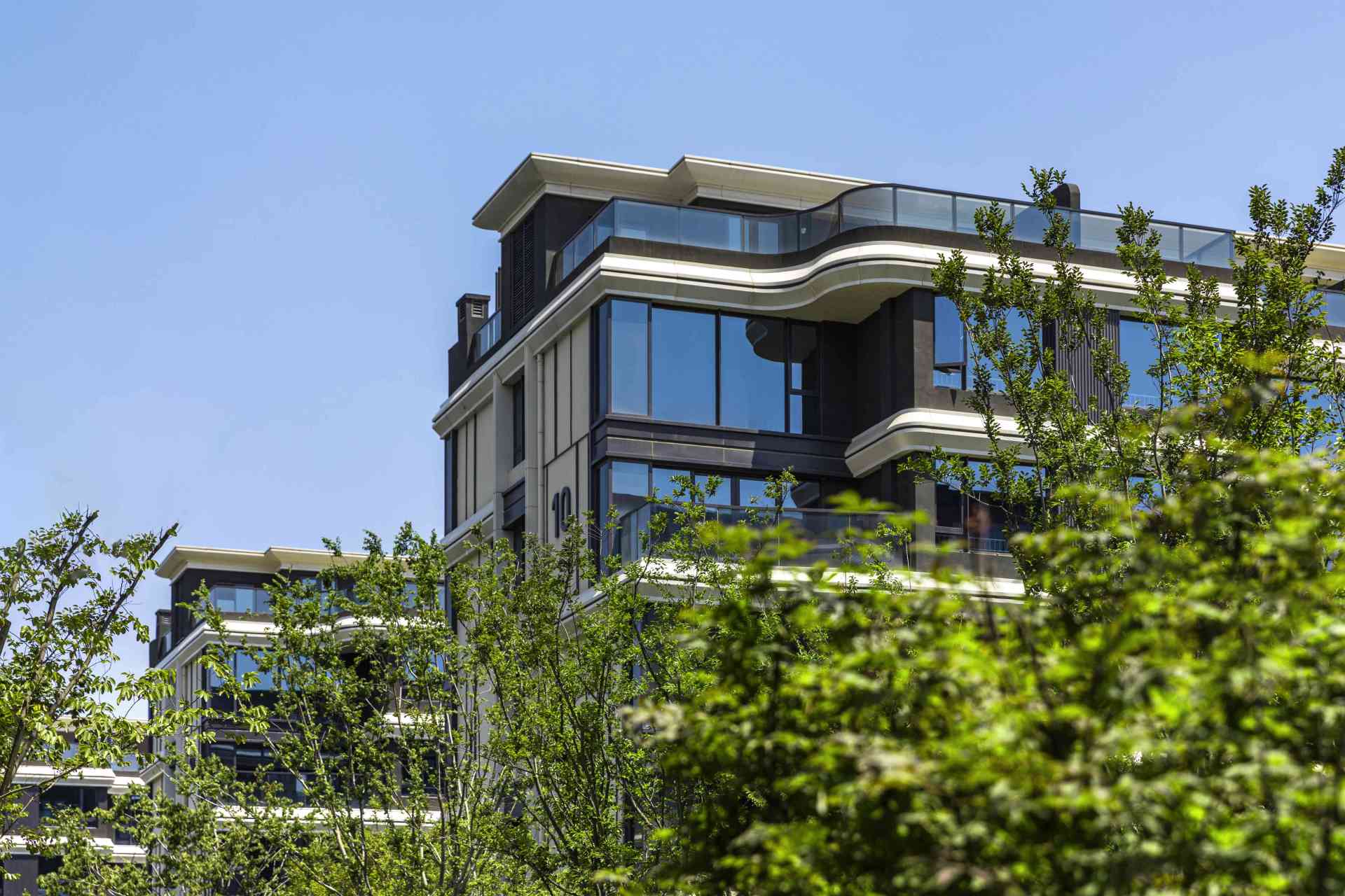 家人们,快来look一下郑州鸿园超大露台现房别墅,我做梦都想拥有