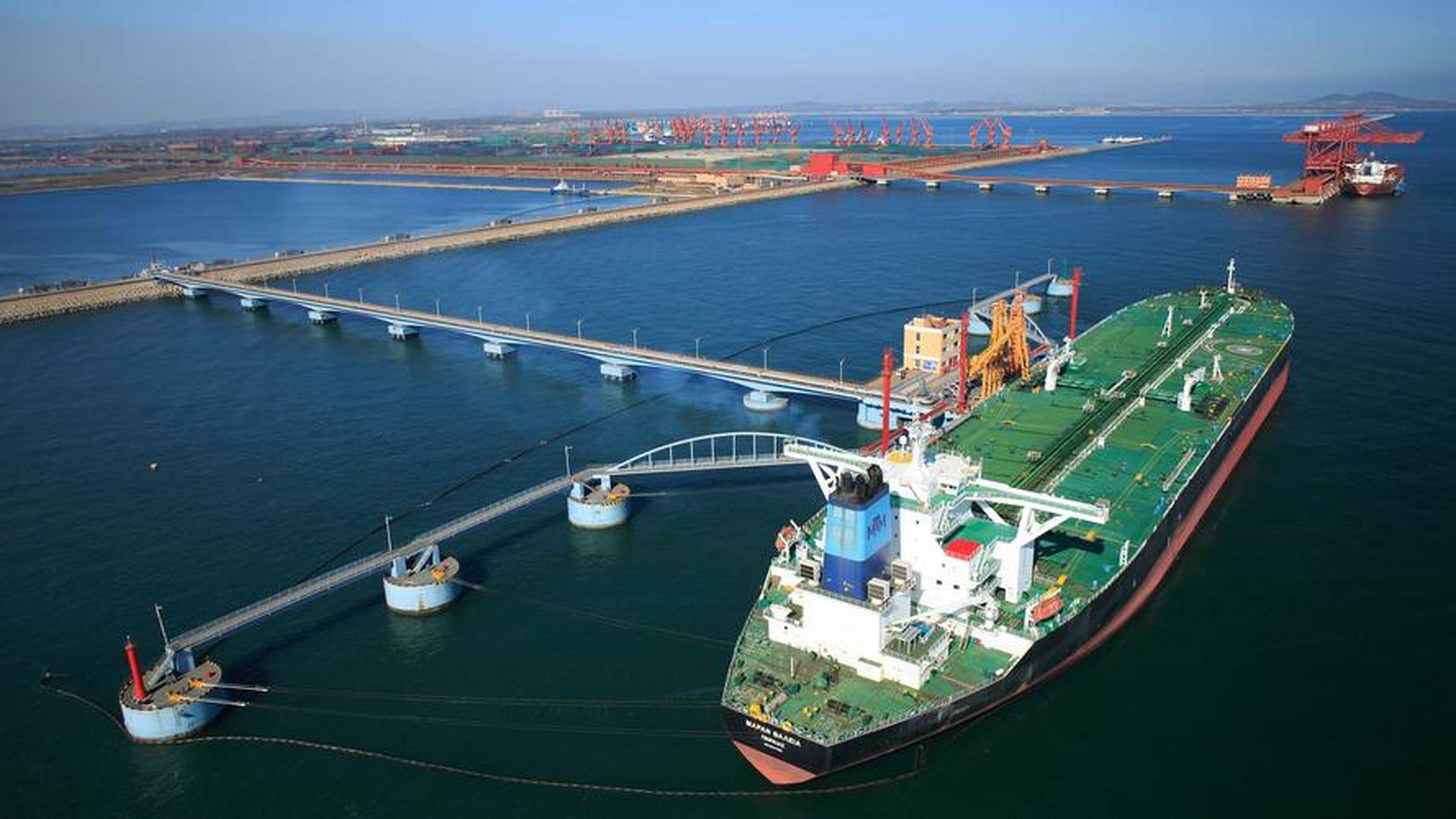 董家口港区位于青岛市南翼的黄岛区,靠近青岛市与日照市分界,隶属泊里