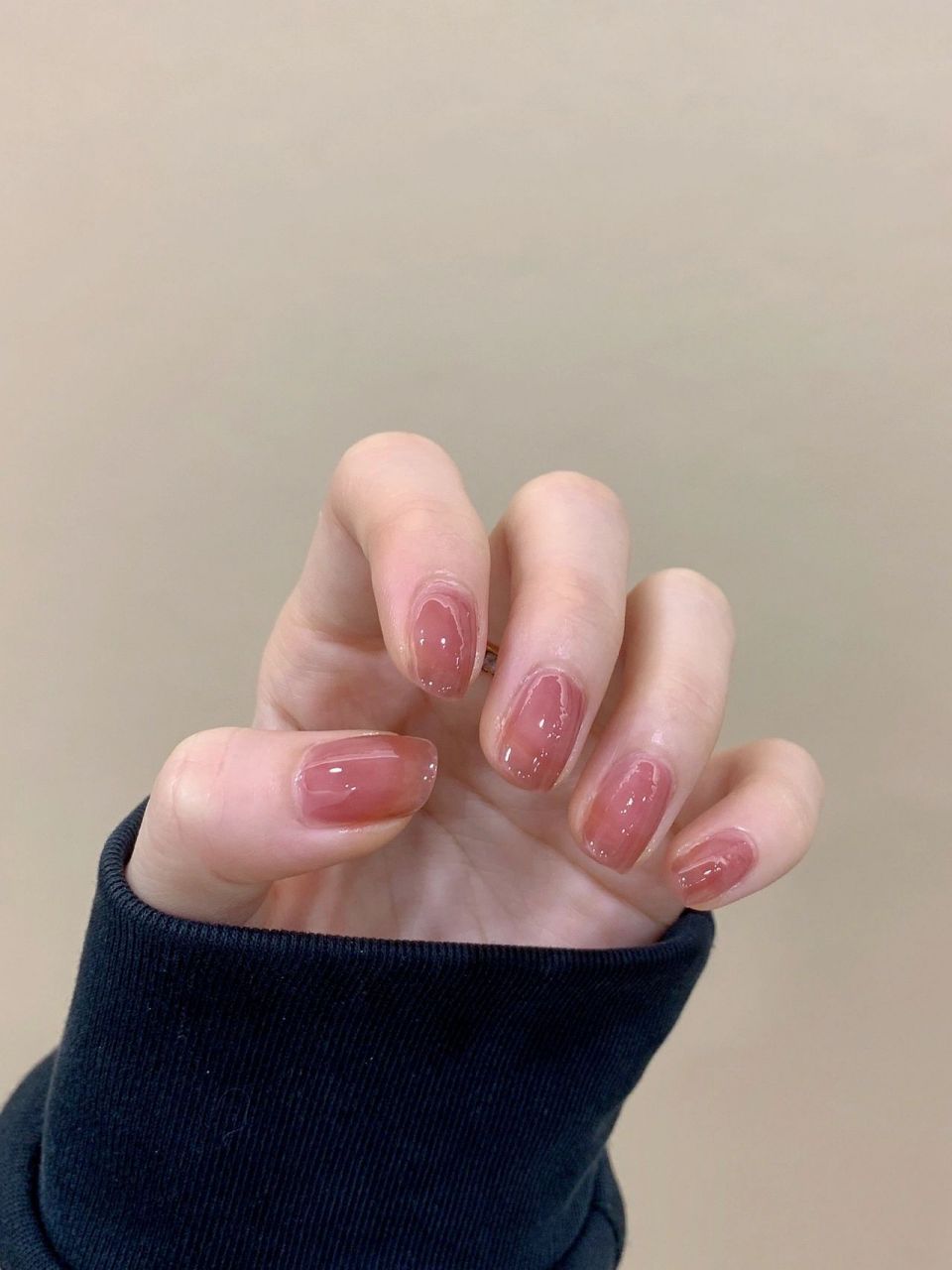 温柔小甜心清亮冰透乌梅美甲 谁能拒绝这样一个水灵灵的美甲呢 晶莹