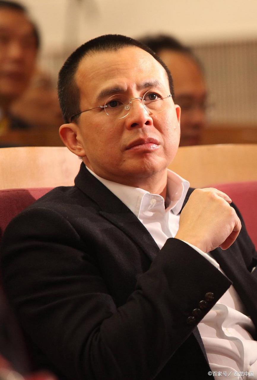 2001年,李泽楷卖掉了20%的腾讯股份,马化腾账上所剩无几,大家都不看好