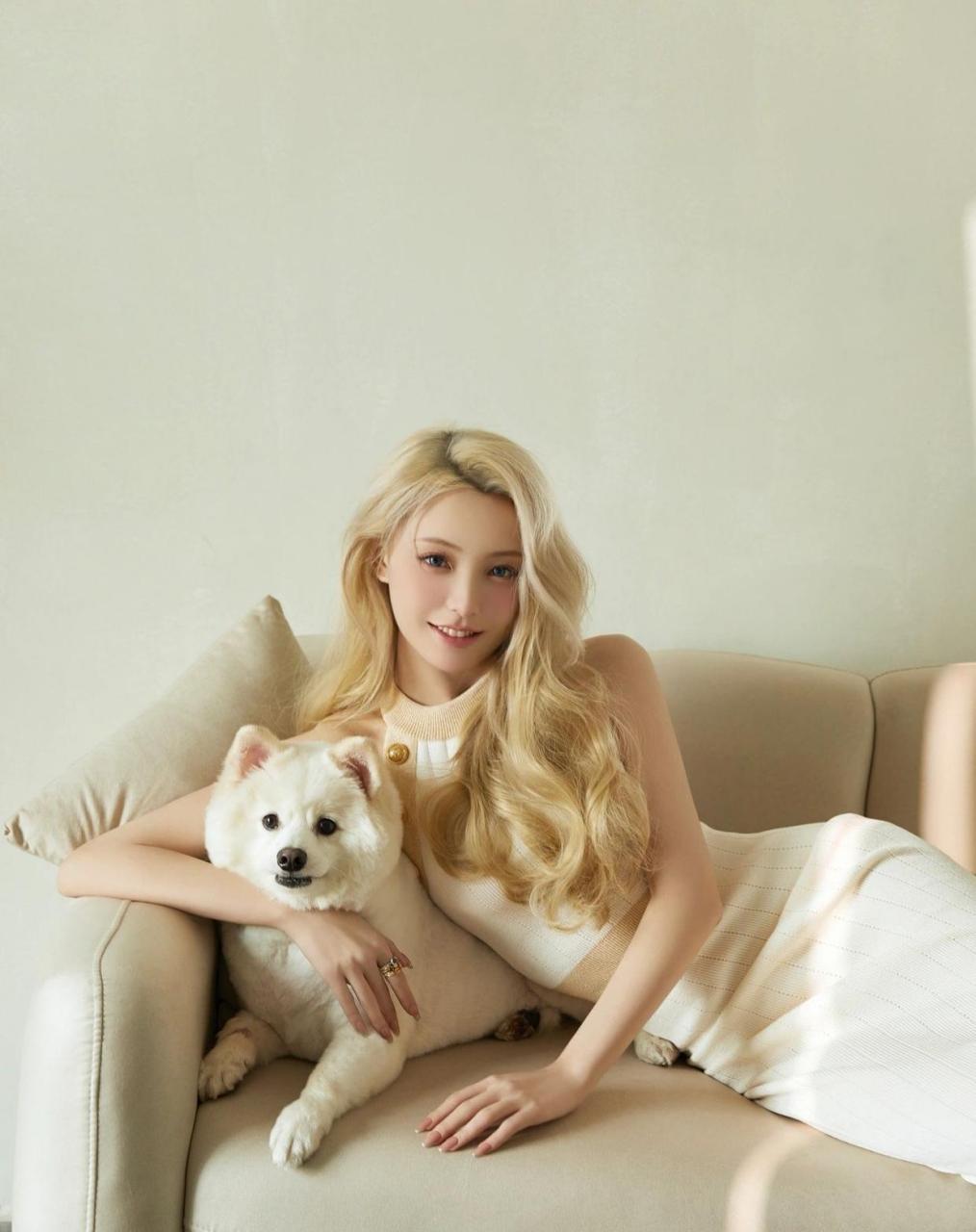 金发美女,妥妥的女明星气质【心】