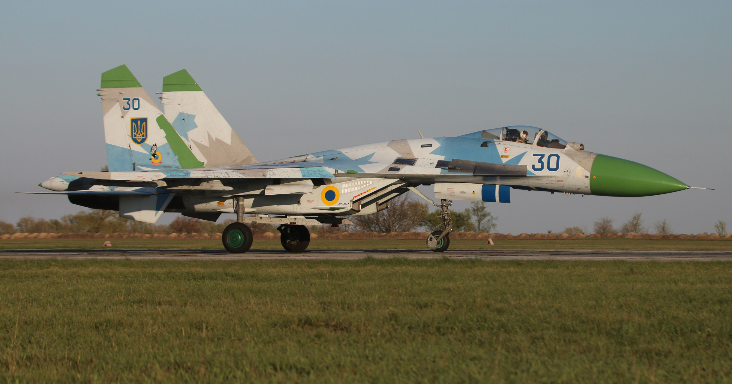 乌克兰空军苏-27战斗机资料图,俄罗斯乌克兰军事冲突一年多了,乌克兰