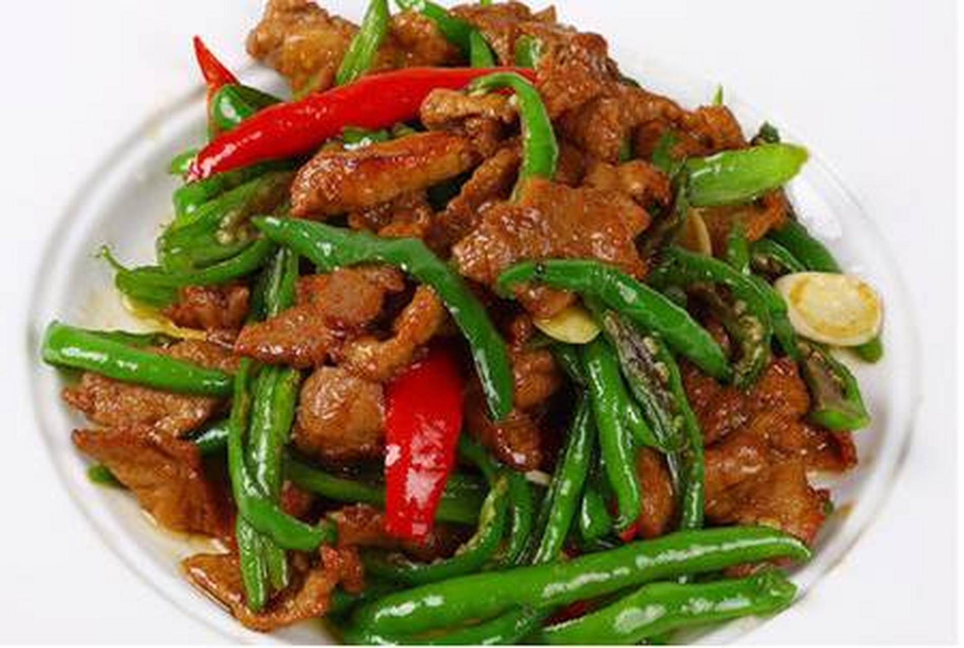 农家小炒肉,这道菜是朋友们去到湘菜馆的时候,总是会点的荤菜,喜欢