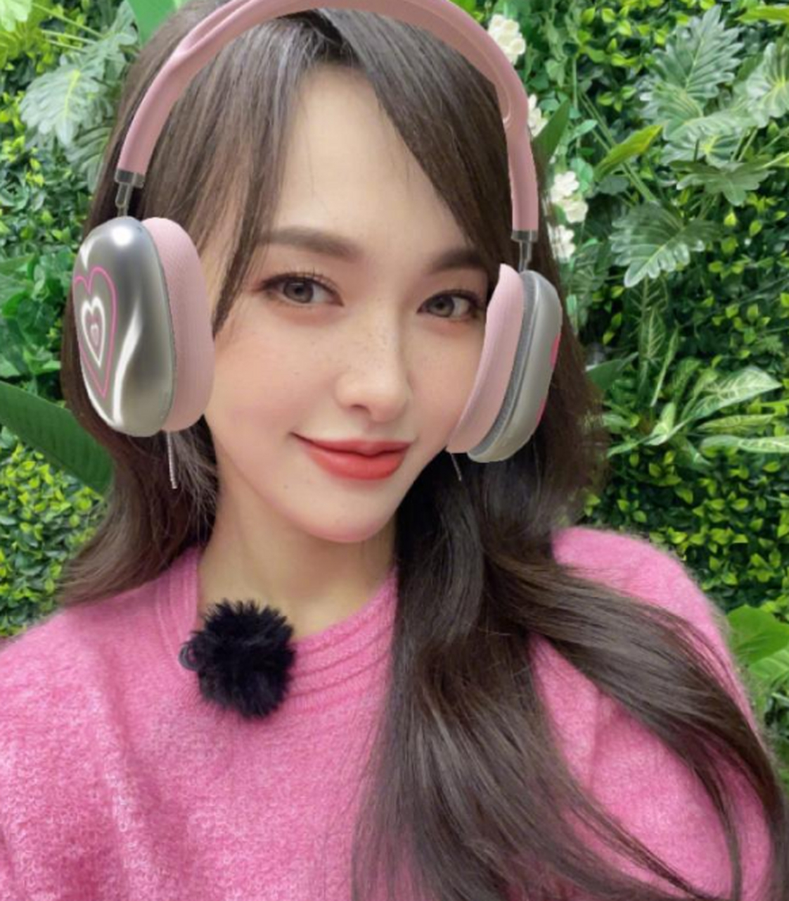 唐嫣晒自拍美照.她用上特效贴纸俏皮搞怪,笑容甜美,太可爱了