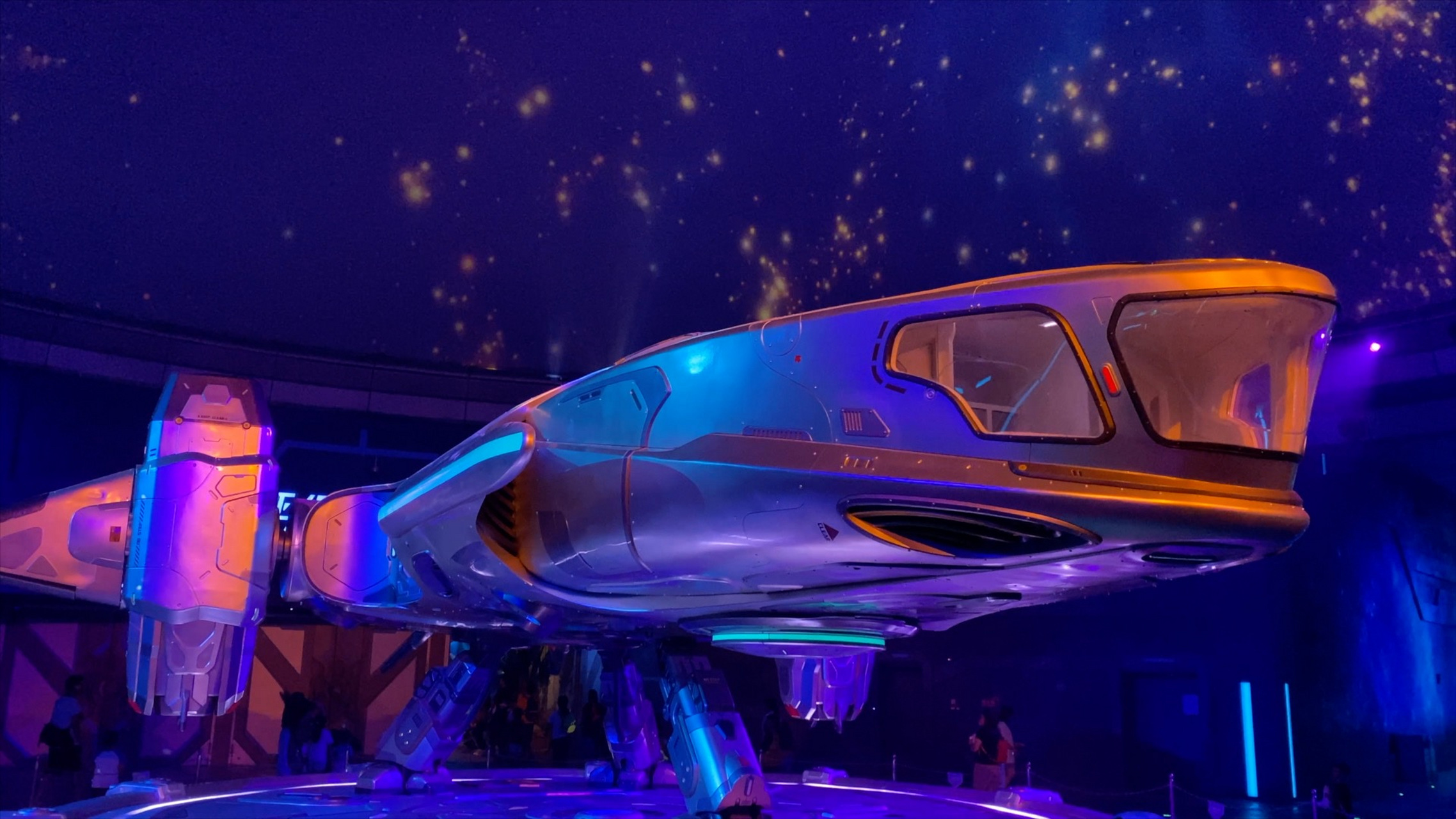 飞船,一个引人入胜的主题乐园,拥有广阔的空间和丰富多样的游乐项目