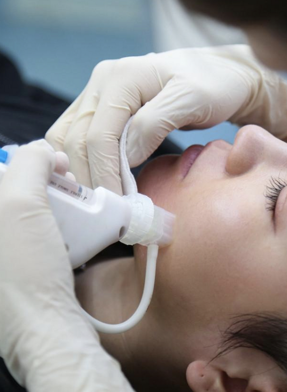 水光针# 水光针多久打一次比较好 水光针是一种修复肌肤,补充水返的