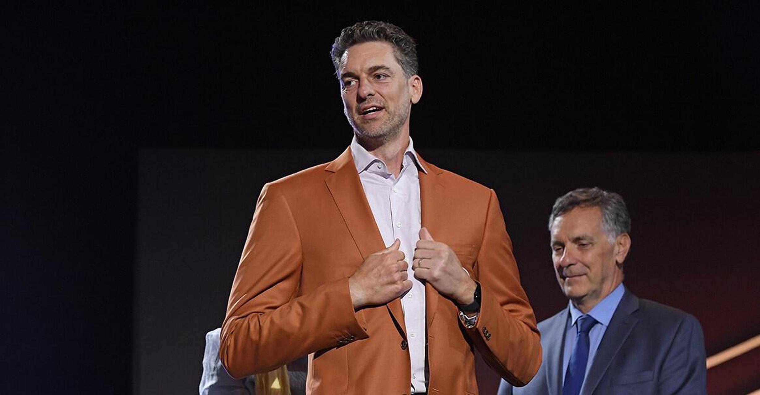 北京时间8月13日,正式入选名人堂的保罗-加索尔社交媒体发文,感谢