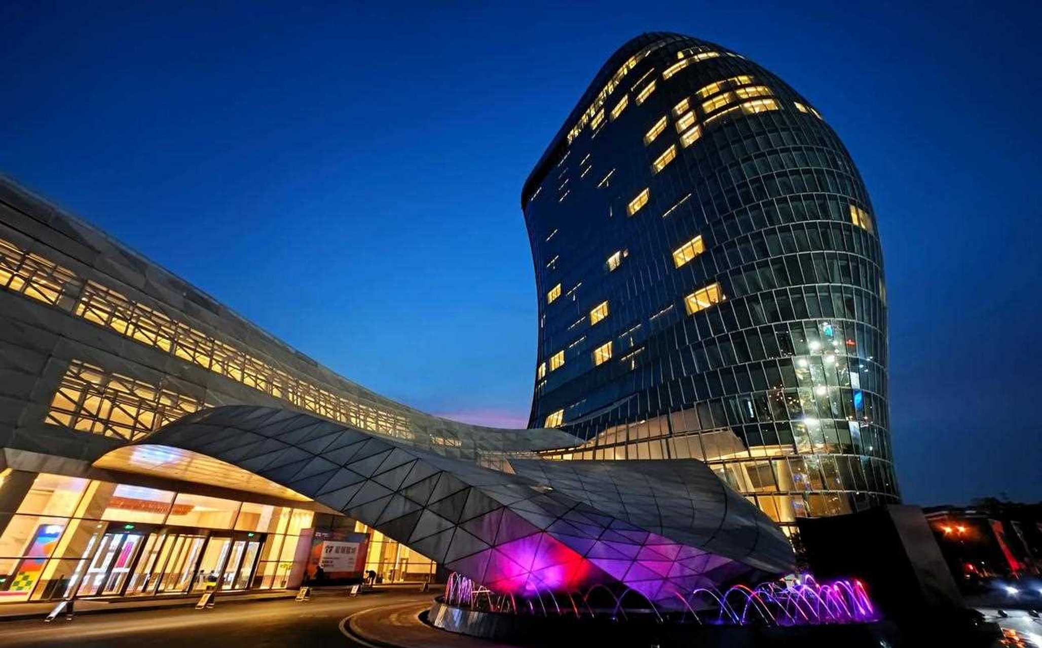 回到酒店这几天住在长沙大王山朗豪酒店酒店由世界建筑大师设计外型像