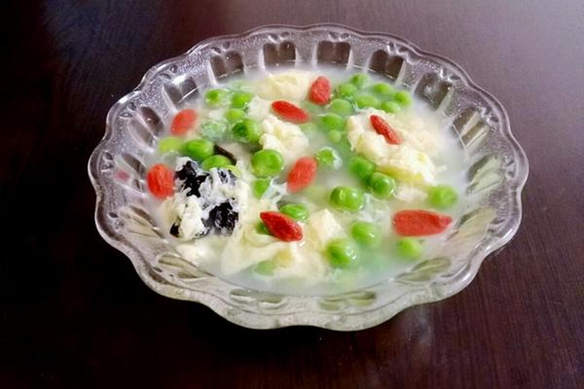 关于朱元璋版本的珍珠翡翠白玉汤,历史上有不同的说法和解读.