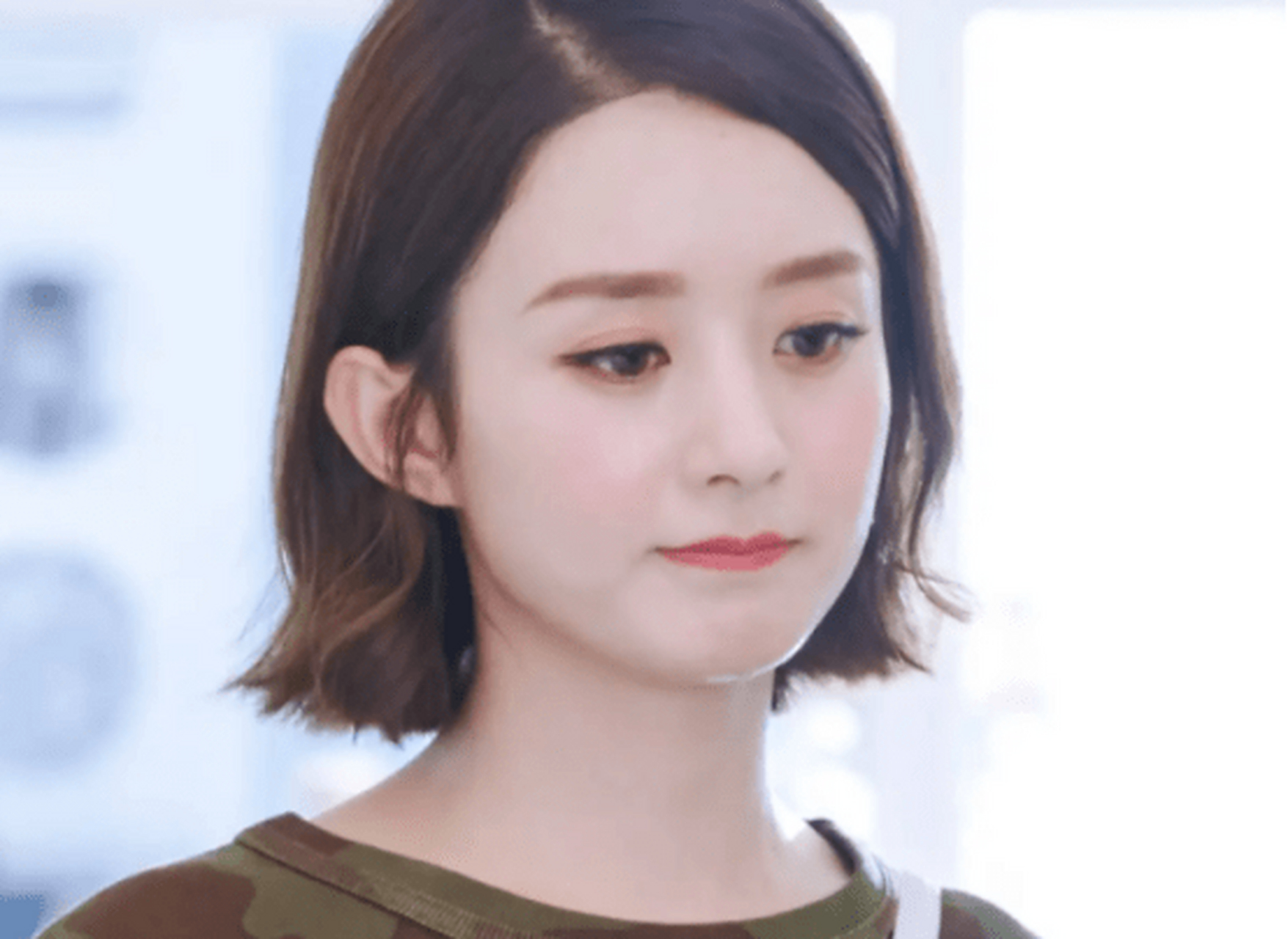 赵丽颖因获得雅虎搜星比赛冯小刚组冠军而进入演艺圈