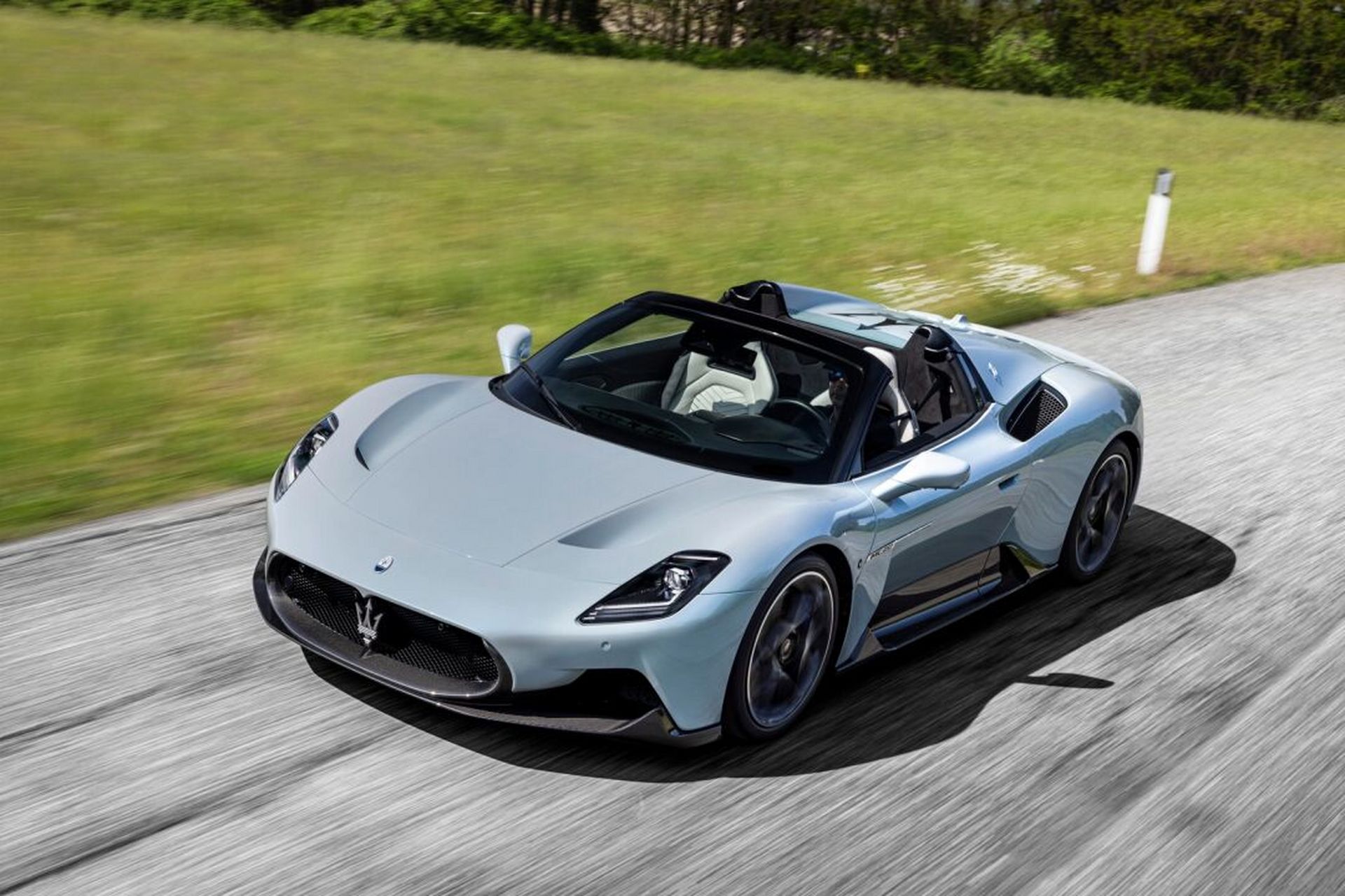 玛莎拉蒂mc20:超跑新篇章  玛莎拉蒂mc20,一部颠覆传统,引领潮流的