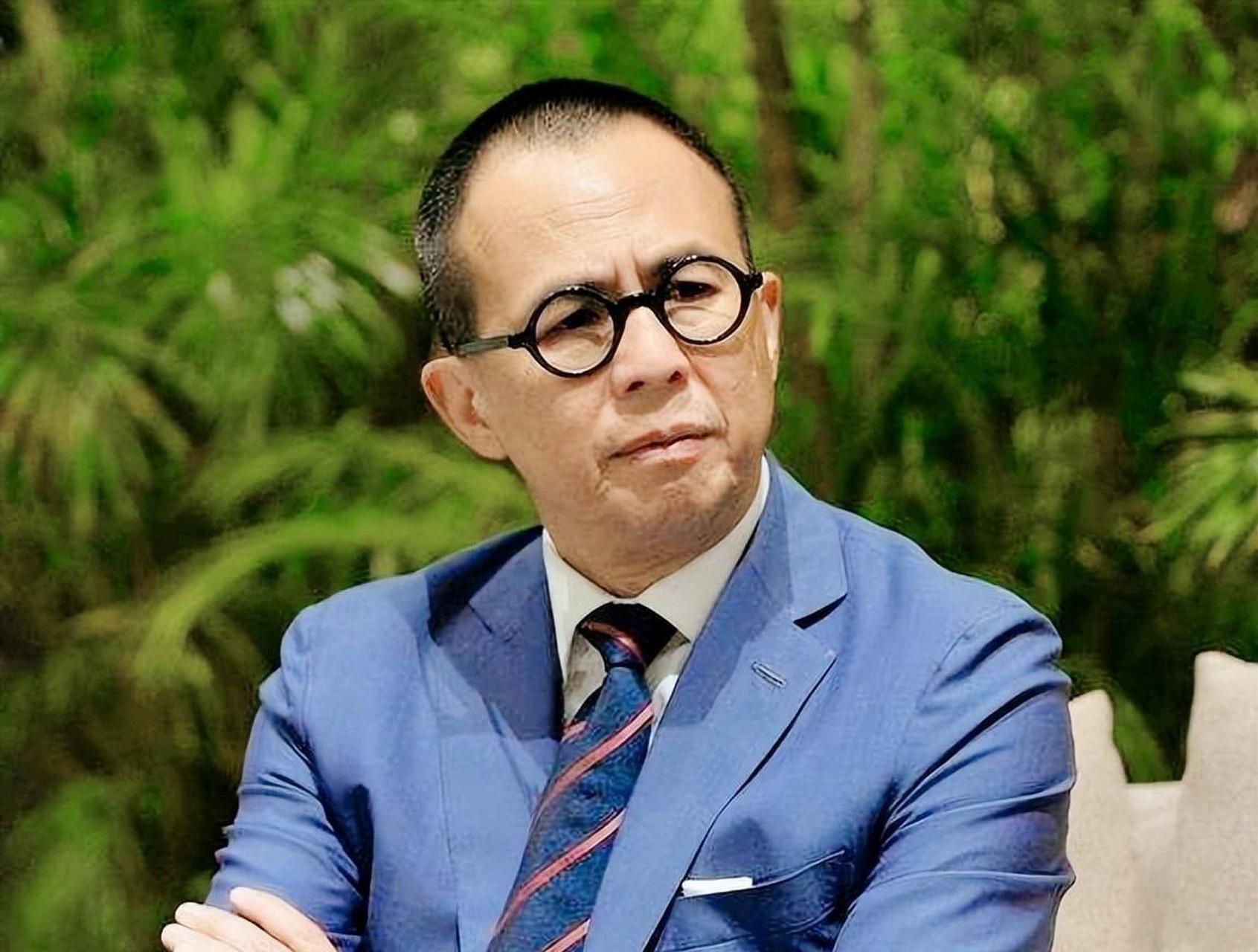 李嘉诚在2018年宣布退休后,将家族企业交给两个儿子共同管理,但让人