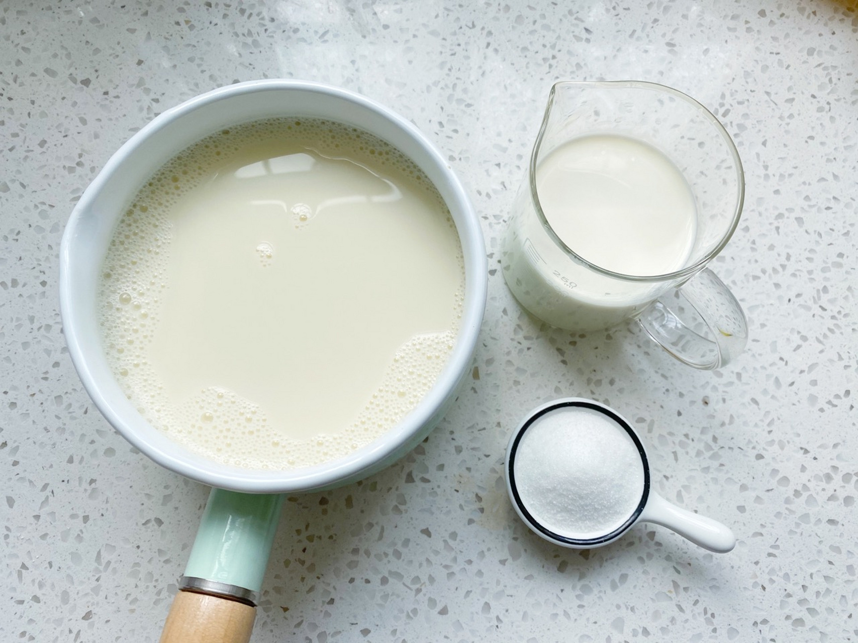 秒杀奶茶店——白玉豆乳奶盖 白玉豆乳奶盖是今年饮品店,超火的一款