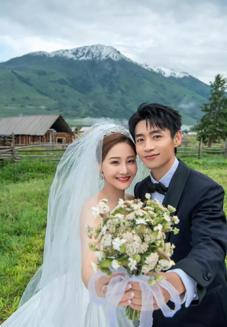 魏晨和于玮15年的爱情长跑终于结束,两人从大学的少年一直走到而立之