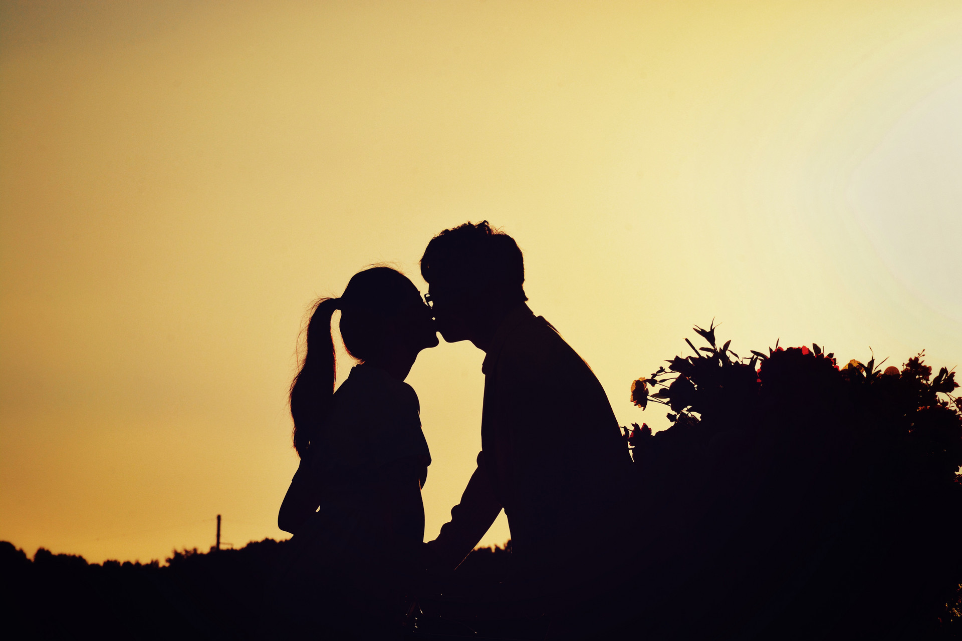 一直认为不会出轨的老公出轨了,我该怎么办 我和老公结婚十几年,我对