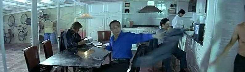 第37届金马奖现场,张国荣又一次痛失影帝宝座,但是他还是微笑着鼓掌向