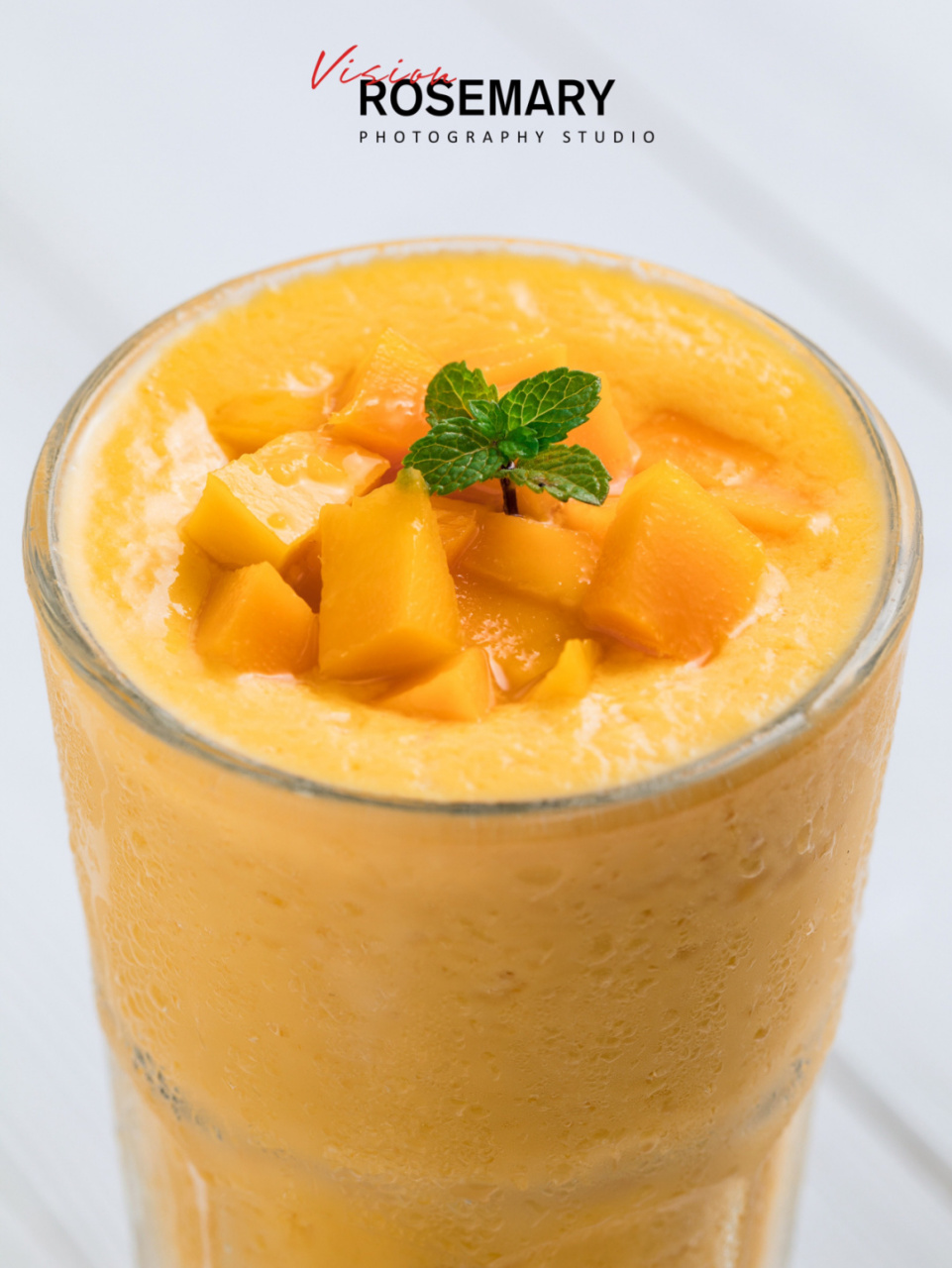 芒果雪乐,真是喝一次就爱上的必备饮品,做法简单,颜值高,手残党也