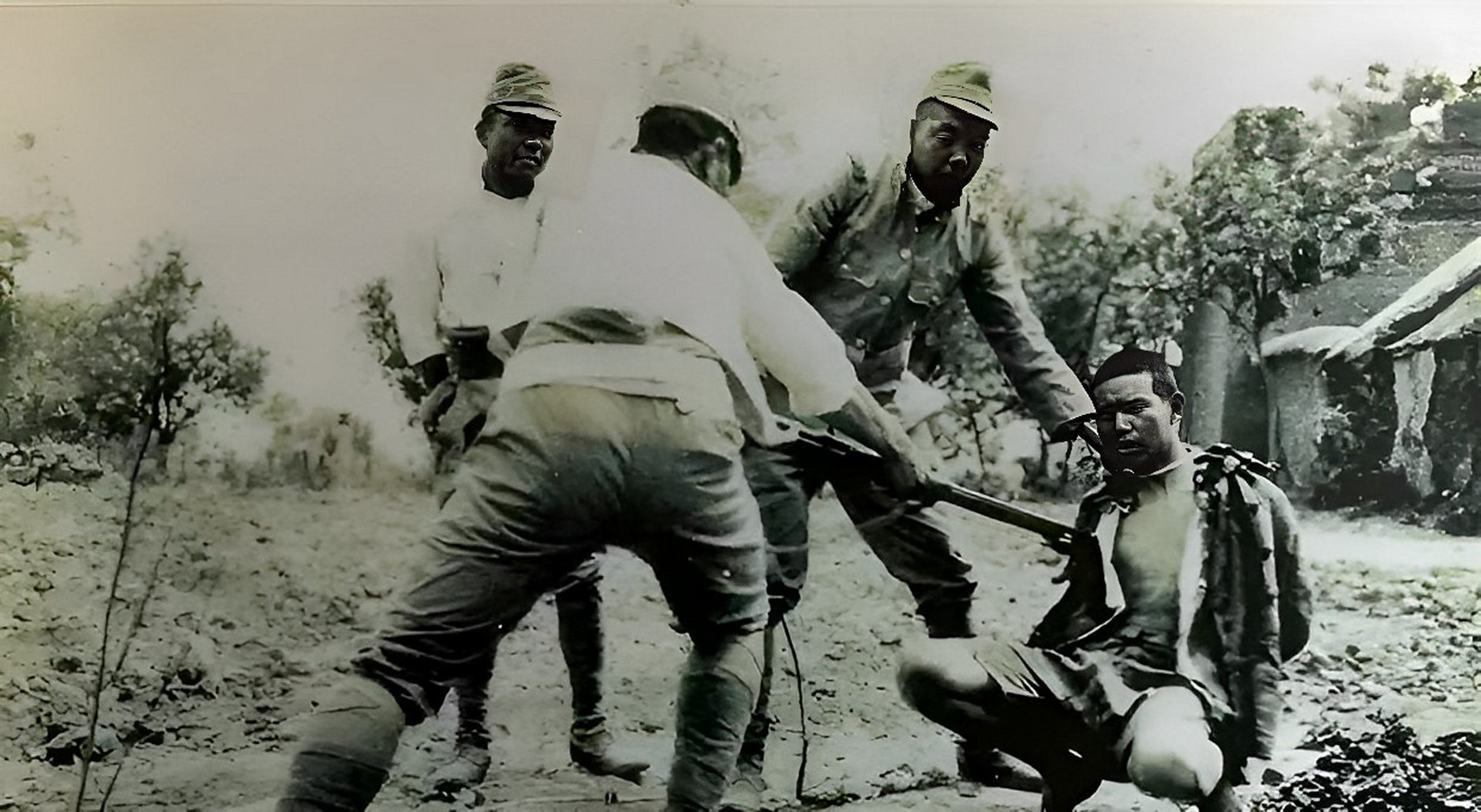 1938年,日军杀害我军战士的老照片,图片 战士被俘虏