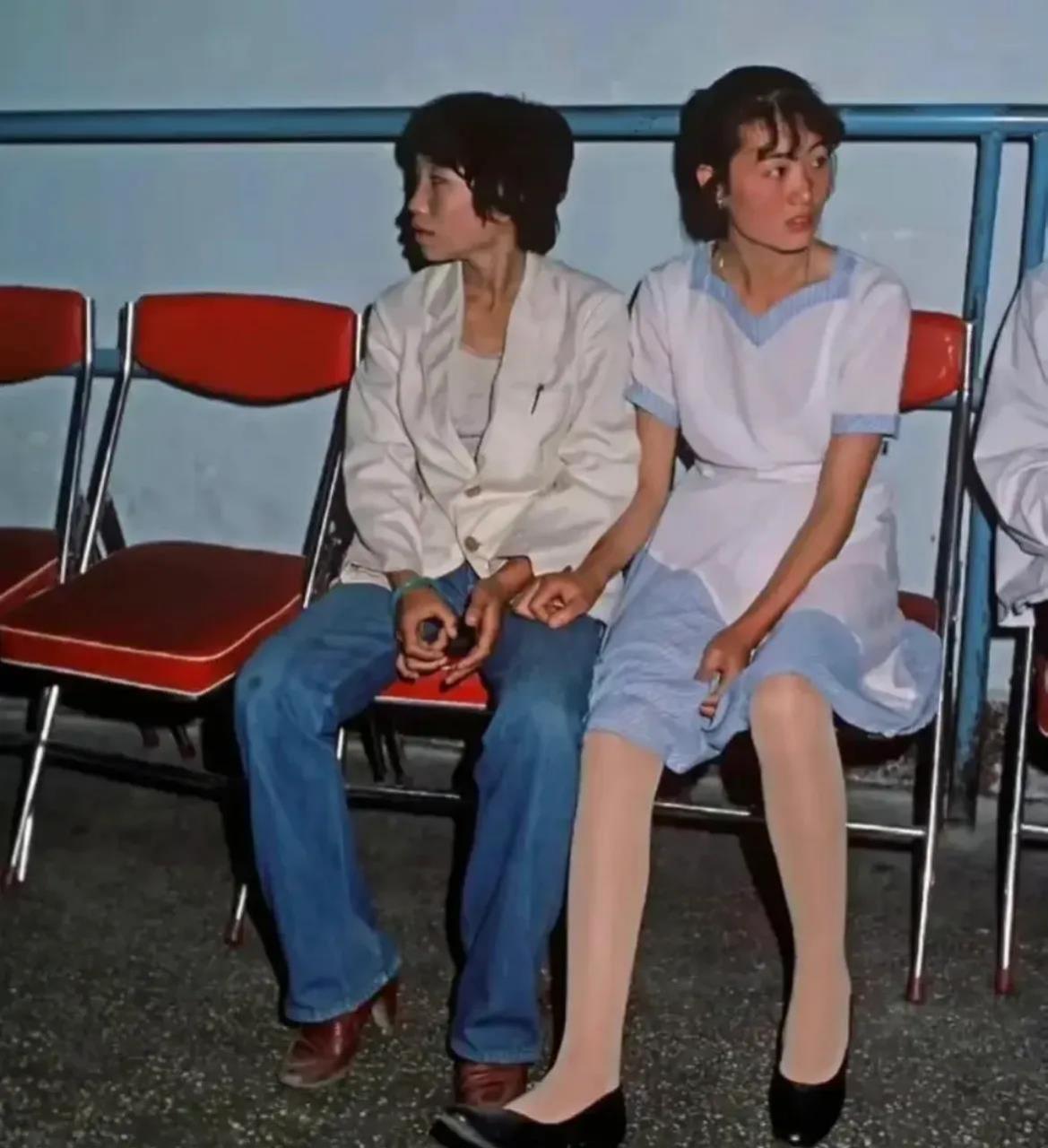 80年代穿丝袜的员工.